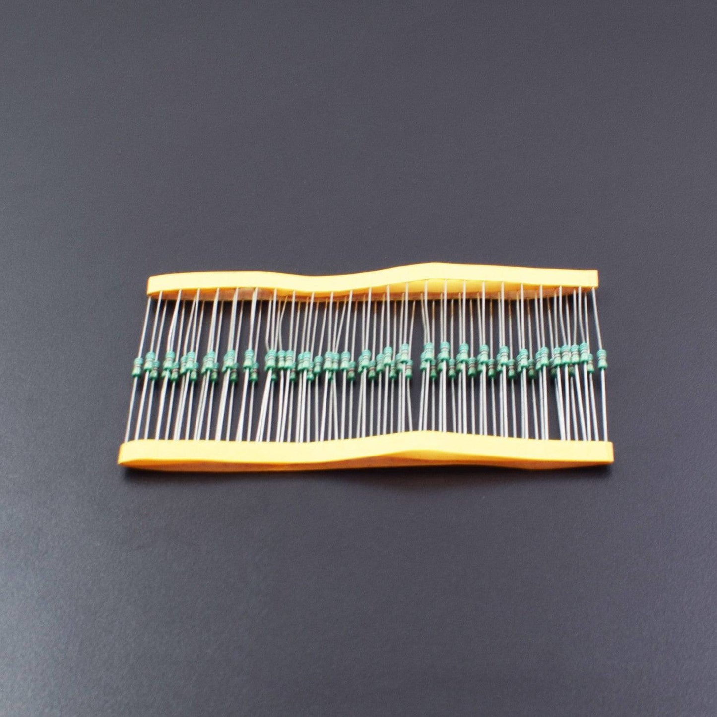 8.2K Ohm Resistance 1/4W Power Rating 5% Tolerance Carbon Film Resistor- RS509 - REES52