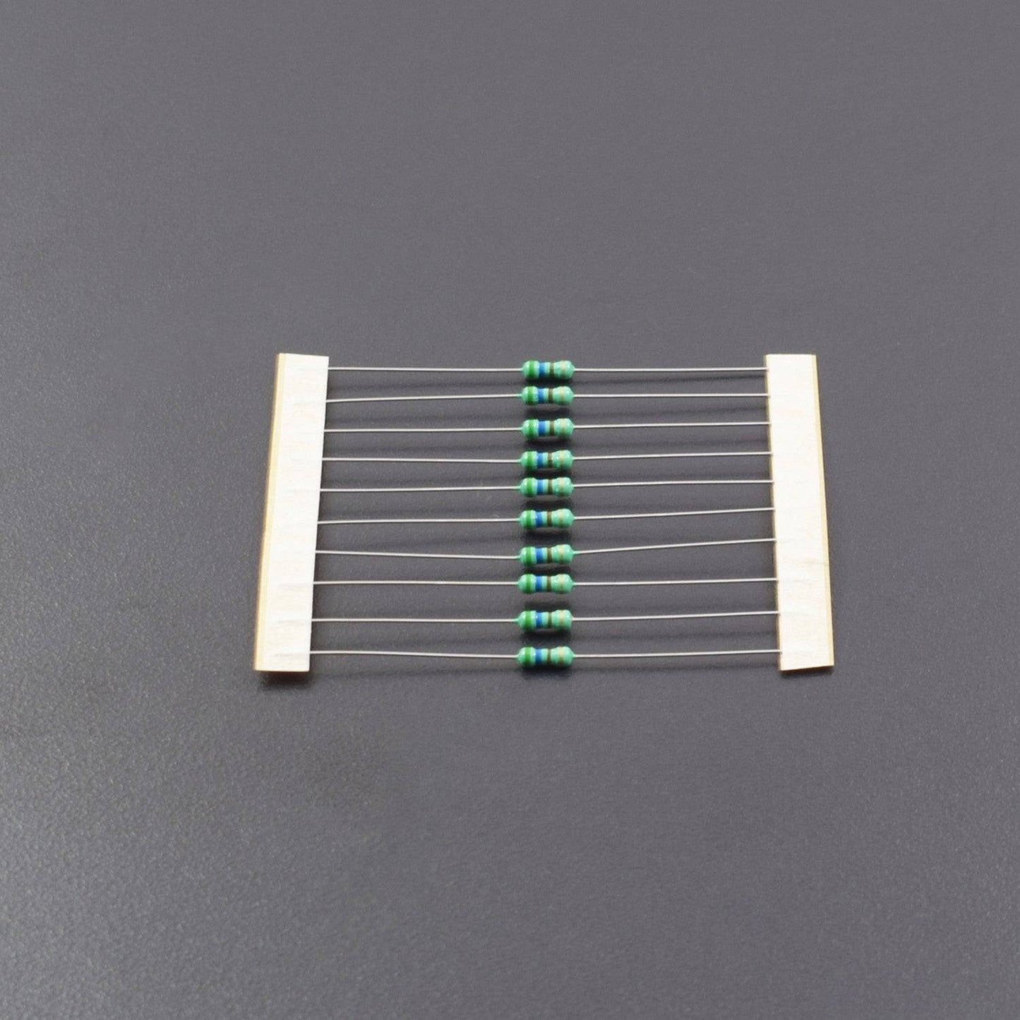 560 Ohm Resistance 1/4W Power Rating 5% Tolerance Carbon Film Resistor - RS511 - REES52