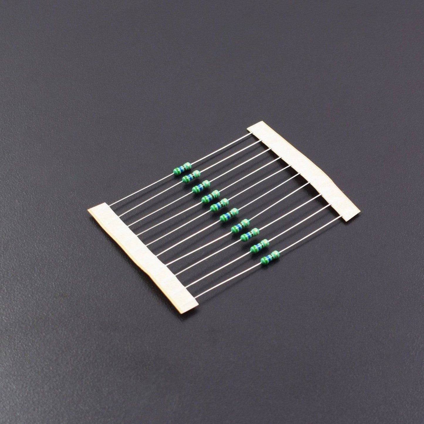 560 Ohm Resistance 1/4W Power Rating 5% Tolerance Carbon Film Resistor - RS511 - REES52