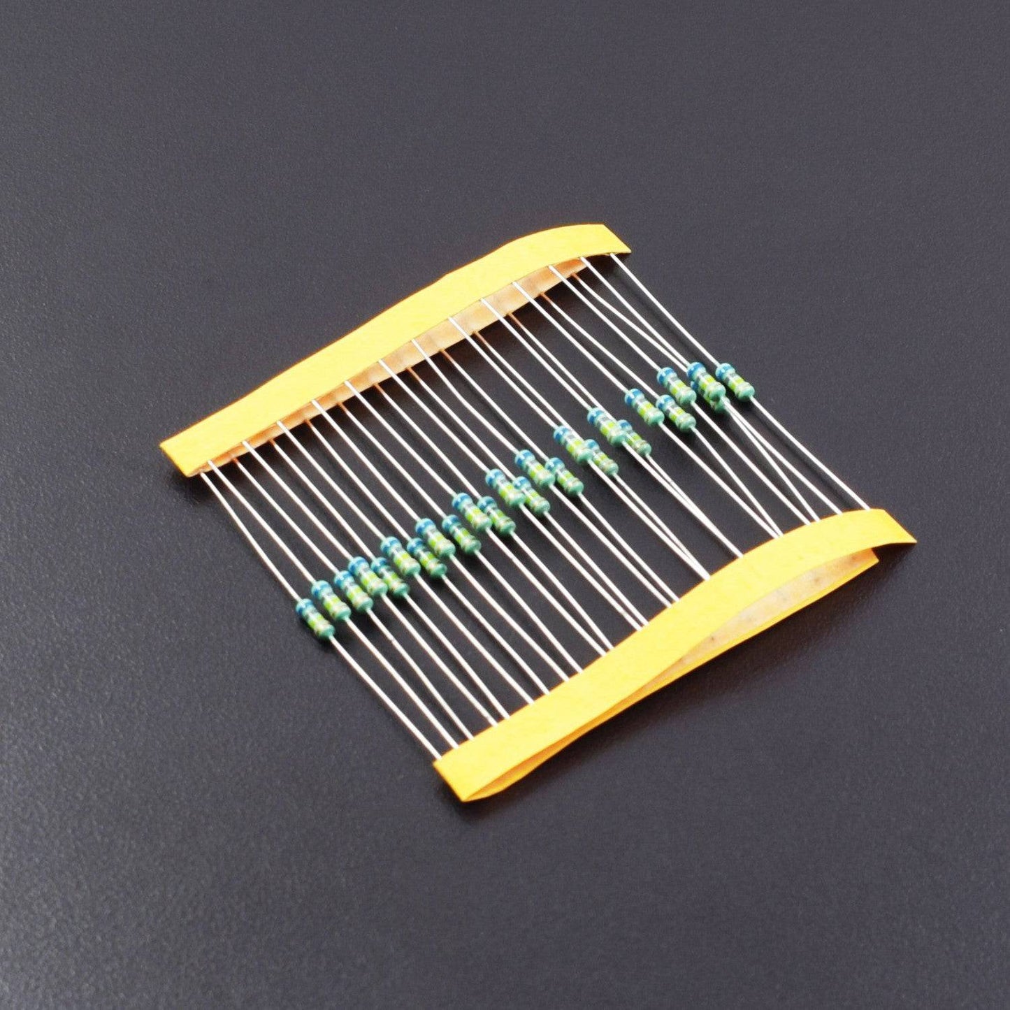 680K Ohm Resistance 1/4W Power Rating 5% Tolerance Carbon Film Resistor - RS512 - REES52