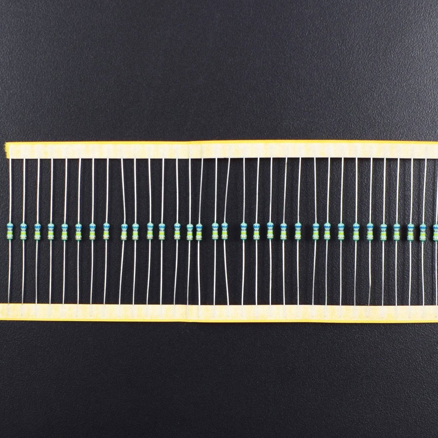 680K Ohm Resistance 1/4W Power Rating 5% Tolerance Carbon Film Resistor - RS512 - REES52