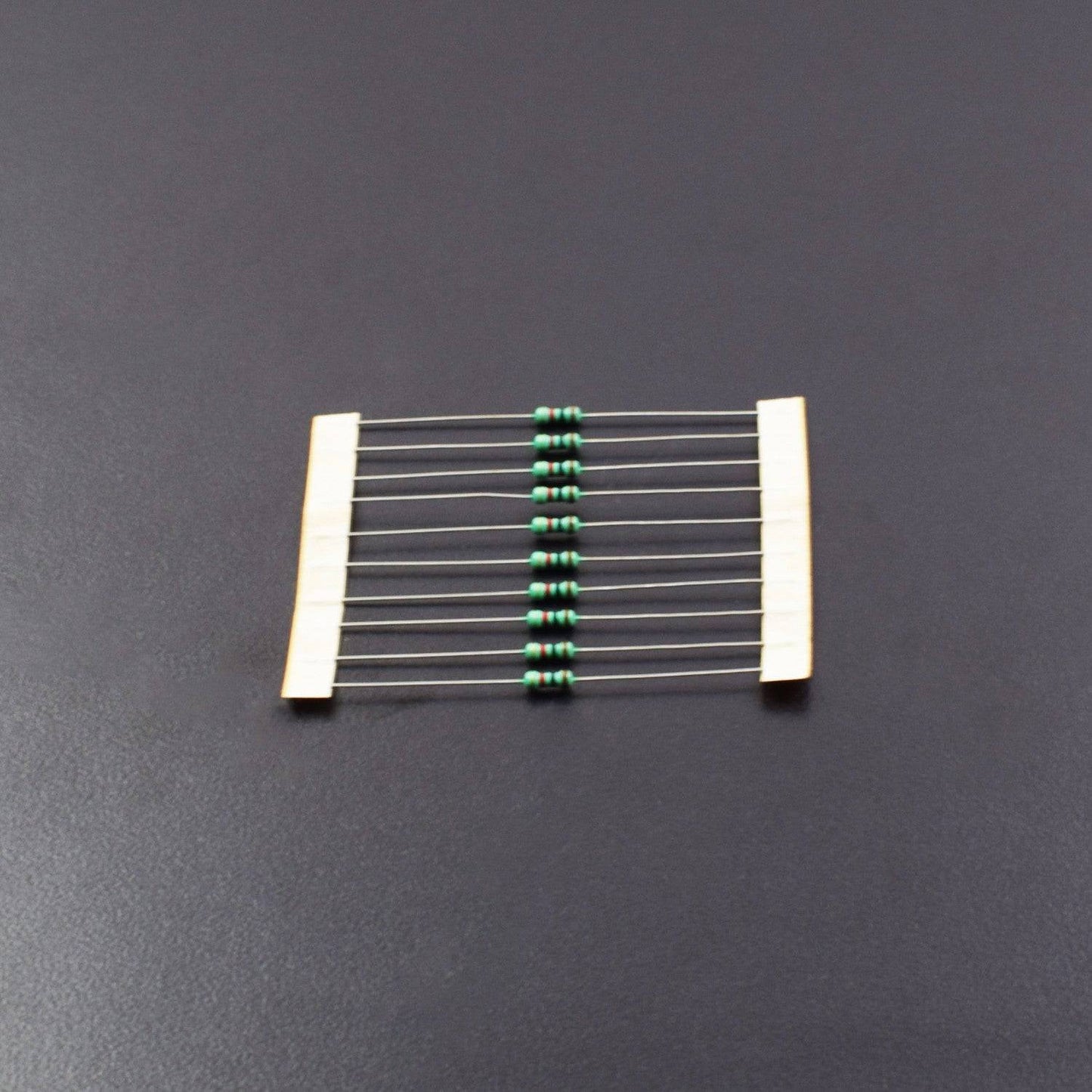 3.3K OHM Carbon film resistor .25 Watt Power Rating 5% Tolerance- RS500 - REES52