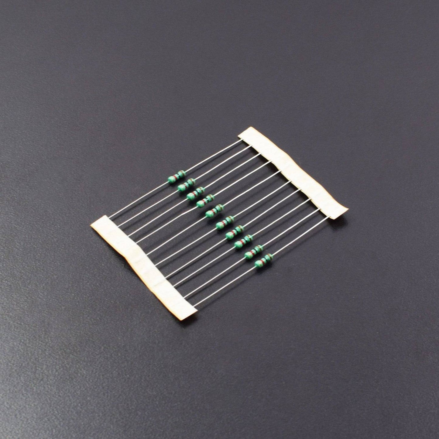 3.3K OHM Carbon film resistor .25 Watt Power Rating 5% Tolerance- RS500 - REES52