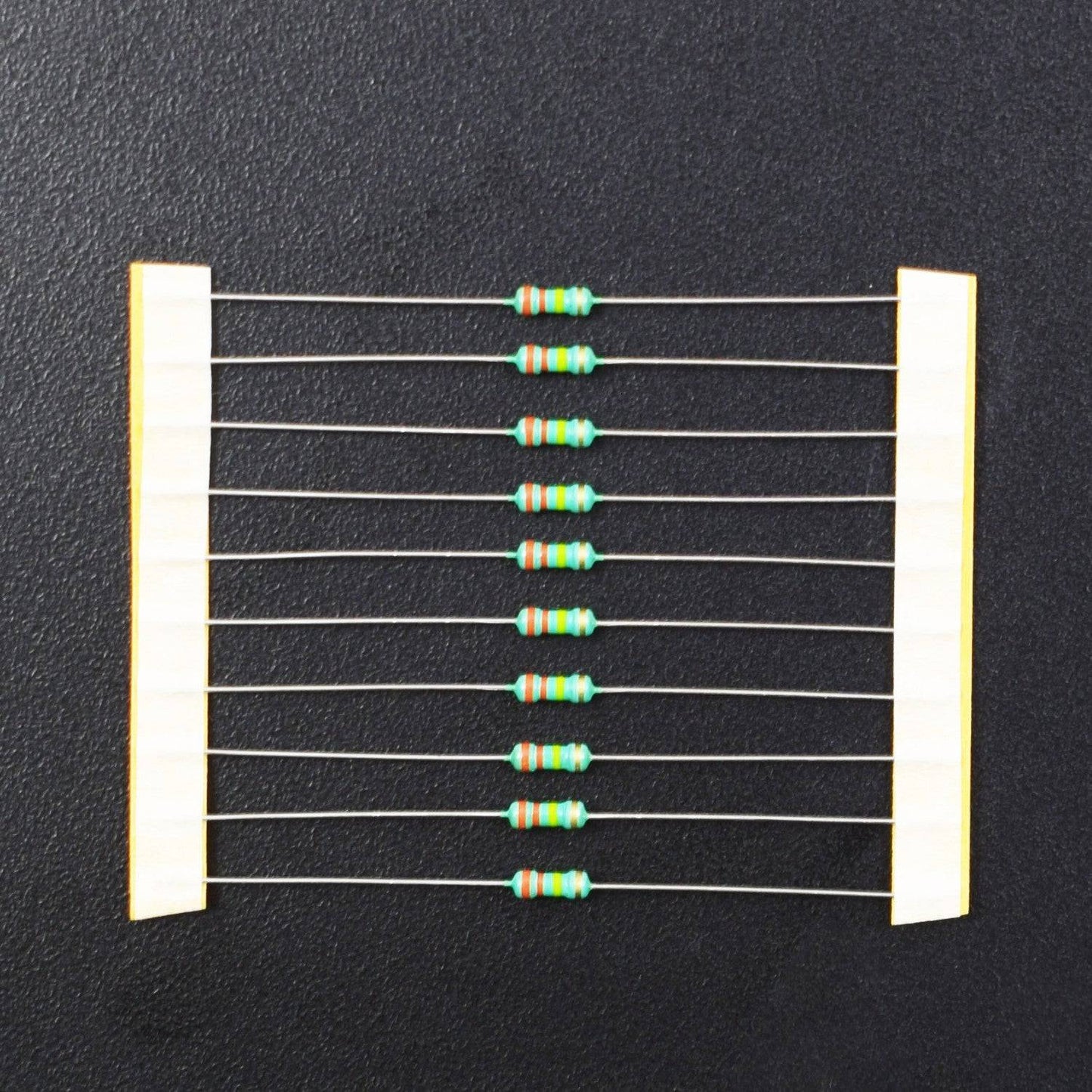 330K Ohm Resistance 1/4W Power Rating 5% Tolerance Carbon Film Resistor-RS504 - REES52
