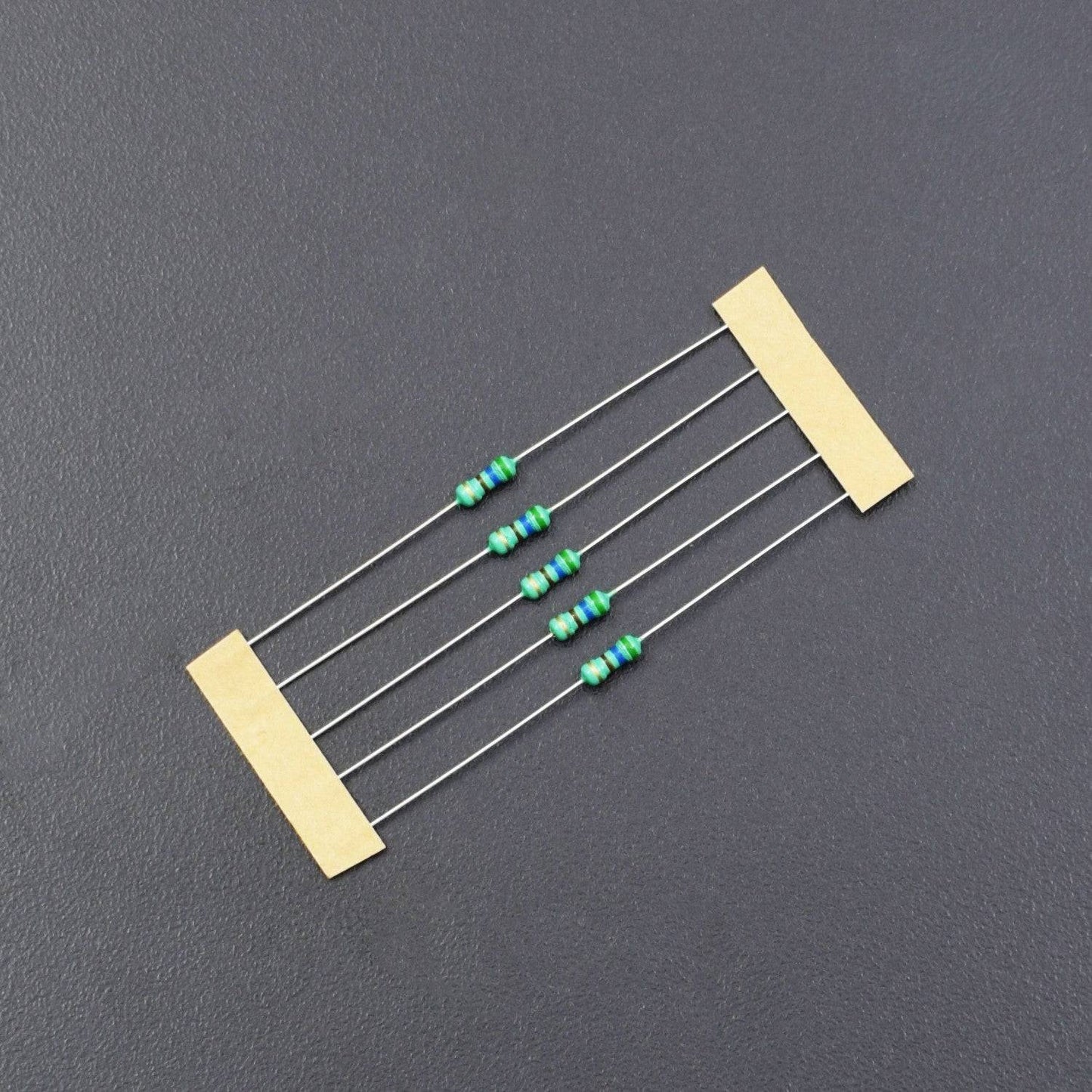 560 Ohm Resistance 1/4W Power Rating 5% Tolerance Carbon Film Resistor - RS511 - REES52
