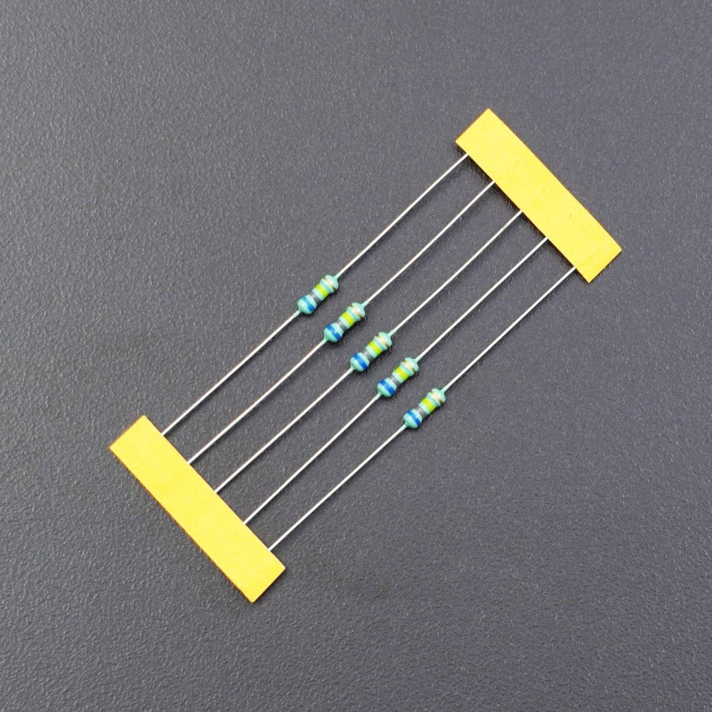 680K Ohm Resistance 1/4W Power Rating 5% Tolerance Carbon Film Resistor - RS512 - REES52
