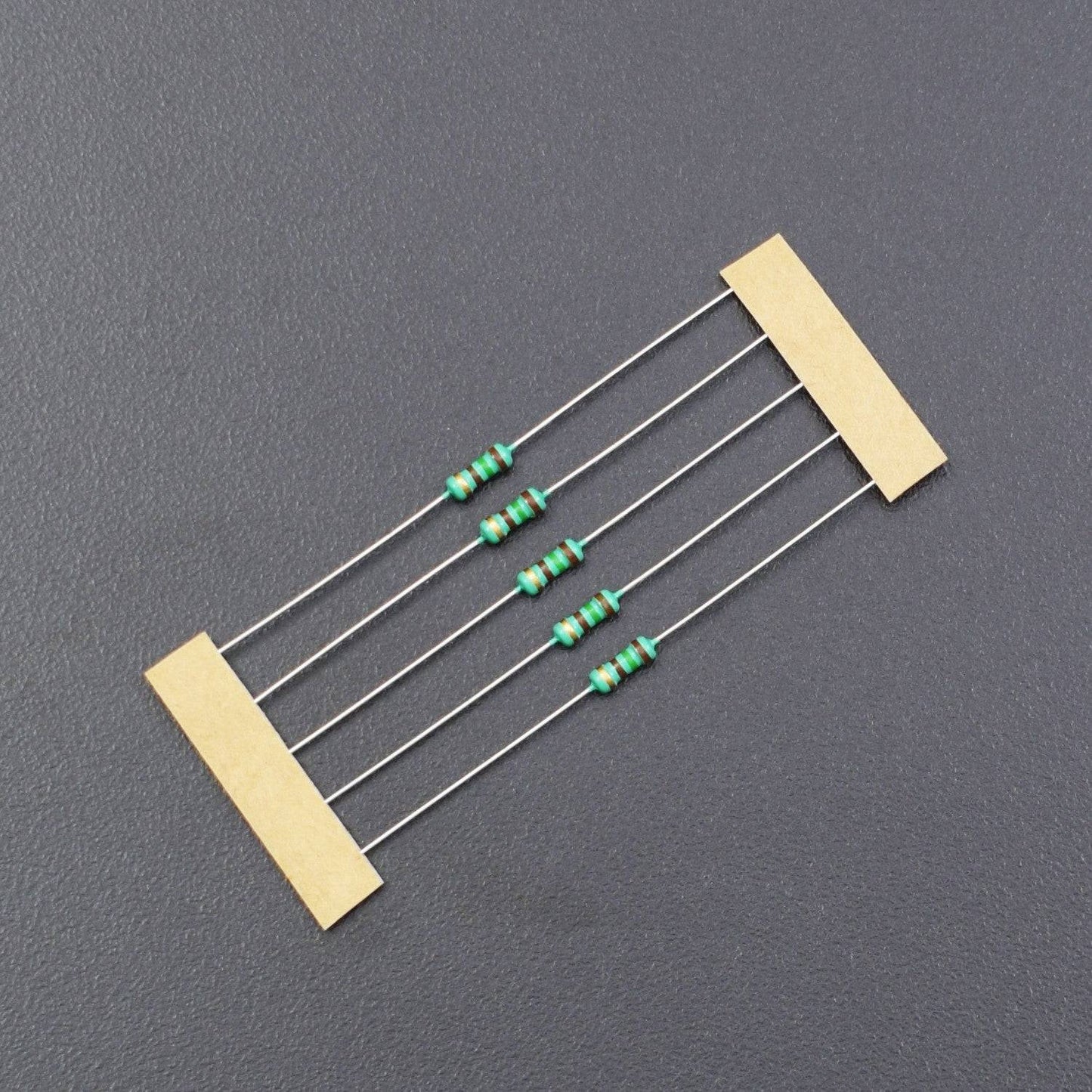 10 Ohm Resistance 1/4W Power Rating 5% Tolerance Carbon Film Resistor - RS622 - REES52
