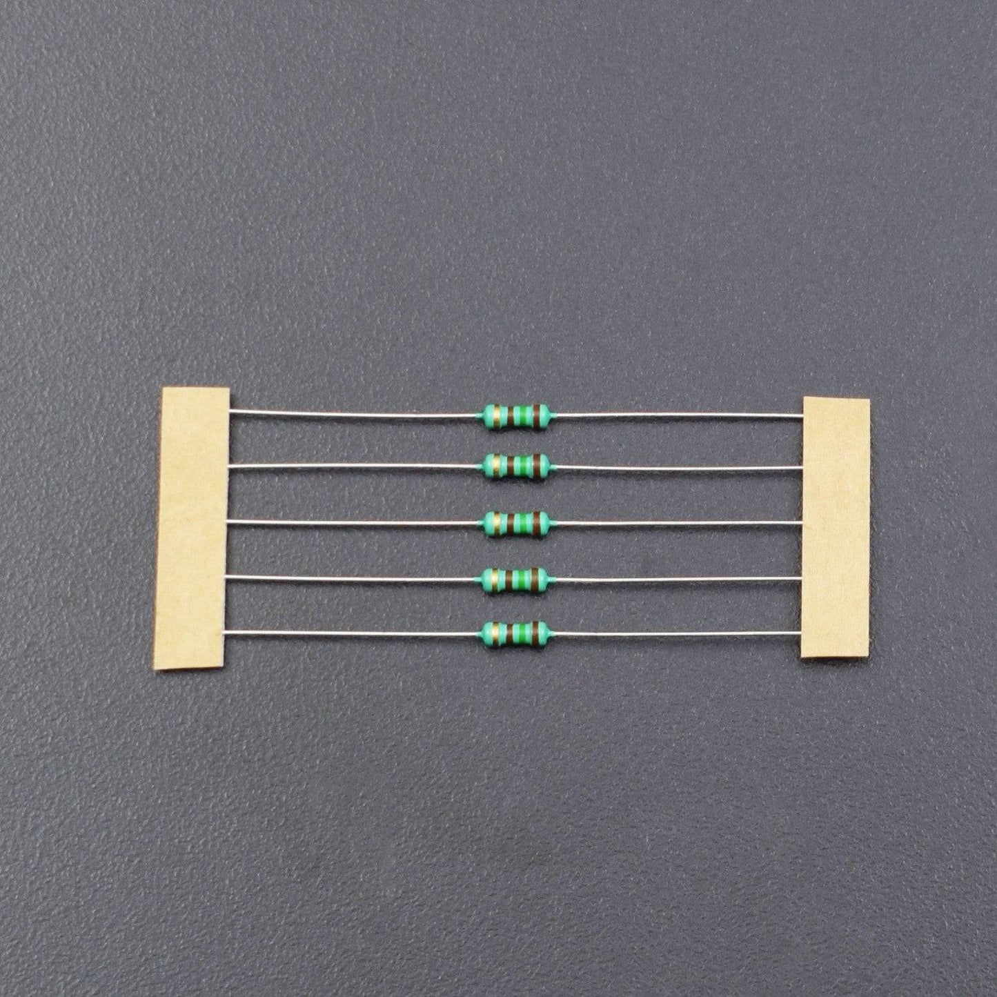 10 Ohm Resistance 1/4W Power Rating 5% Tolerance Carbon Film Resistor - RS622 - REES52