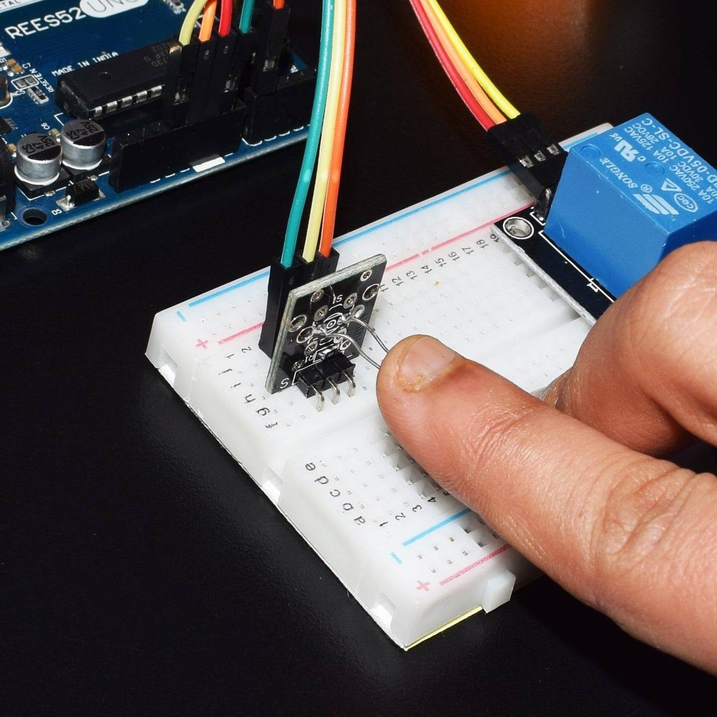 Control the Bulb using LDR and Relay Module - KT623 - REES52
