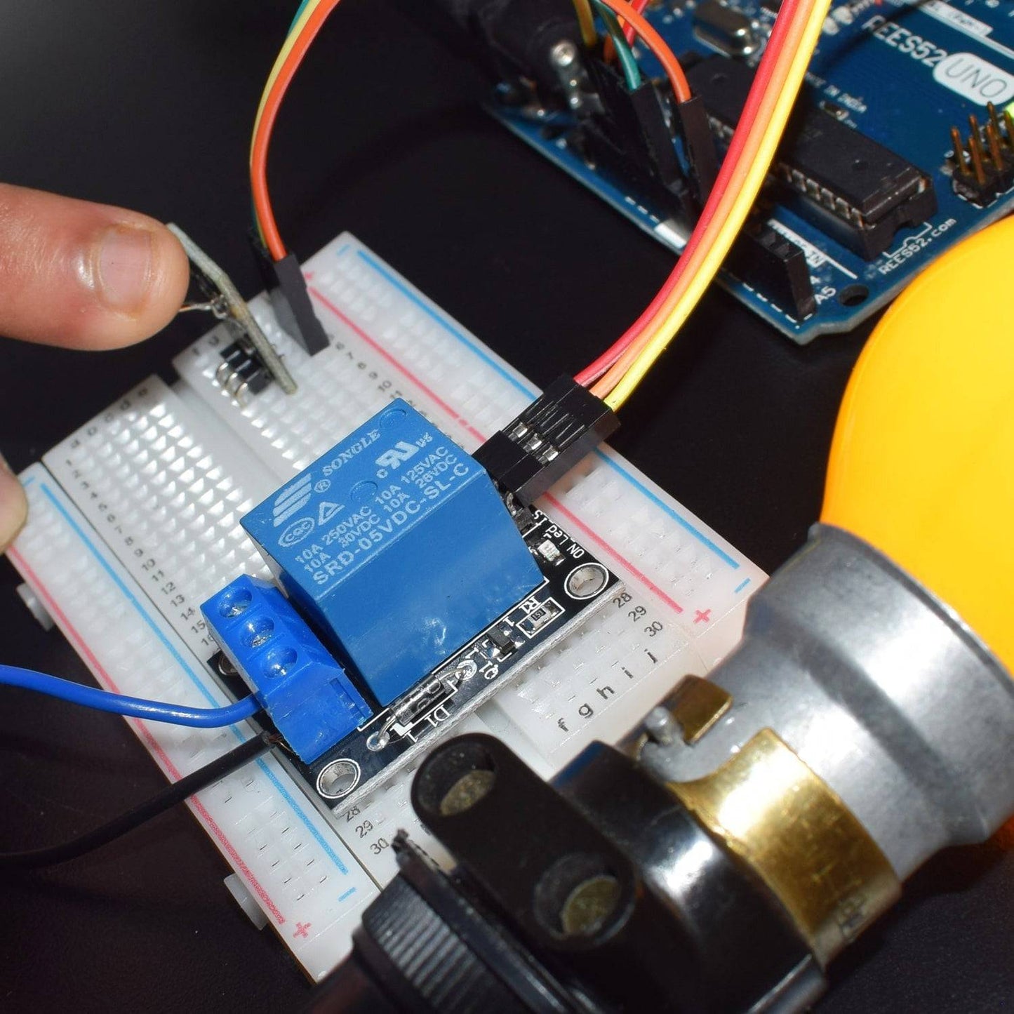 Control the Bulb using LDR and Relay Module - KT623 - REES52