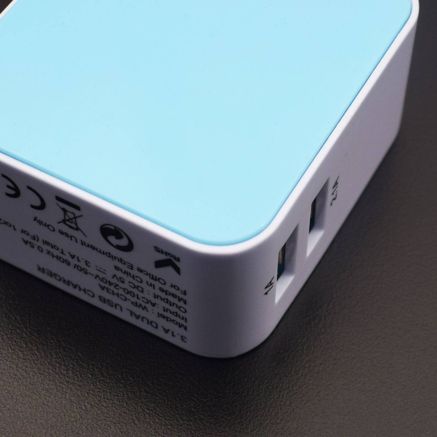 4 USB Ports 3.1A Worldwide Travel Charger Adapter With Universal Plug Kit - RS524 - REES52