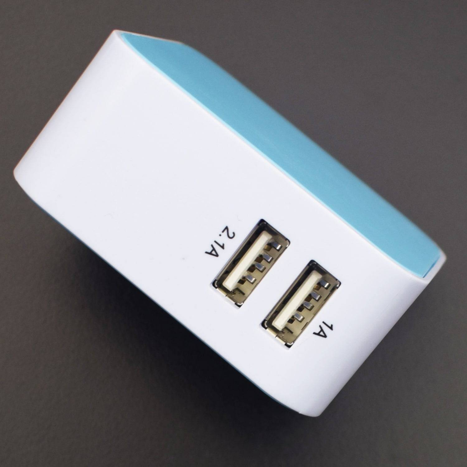 4 USB Ports 3.1A Worldwide Travel Charger Adapter With Universal Plug Kit - RS524 - REES52