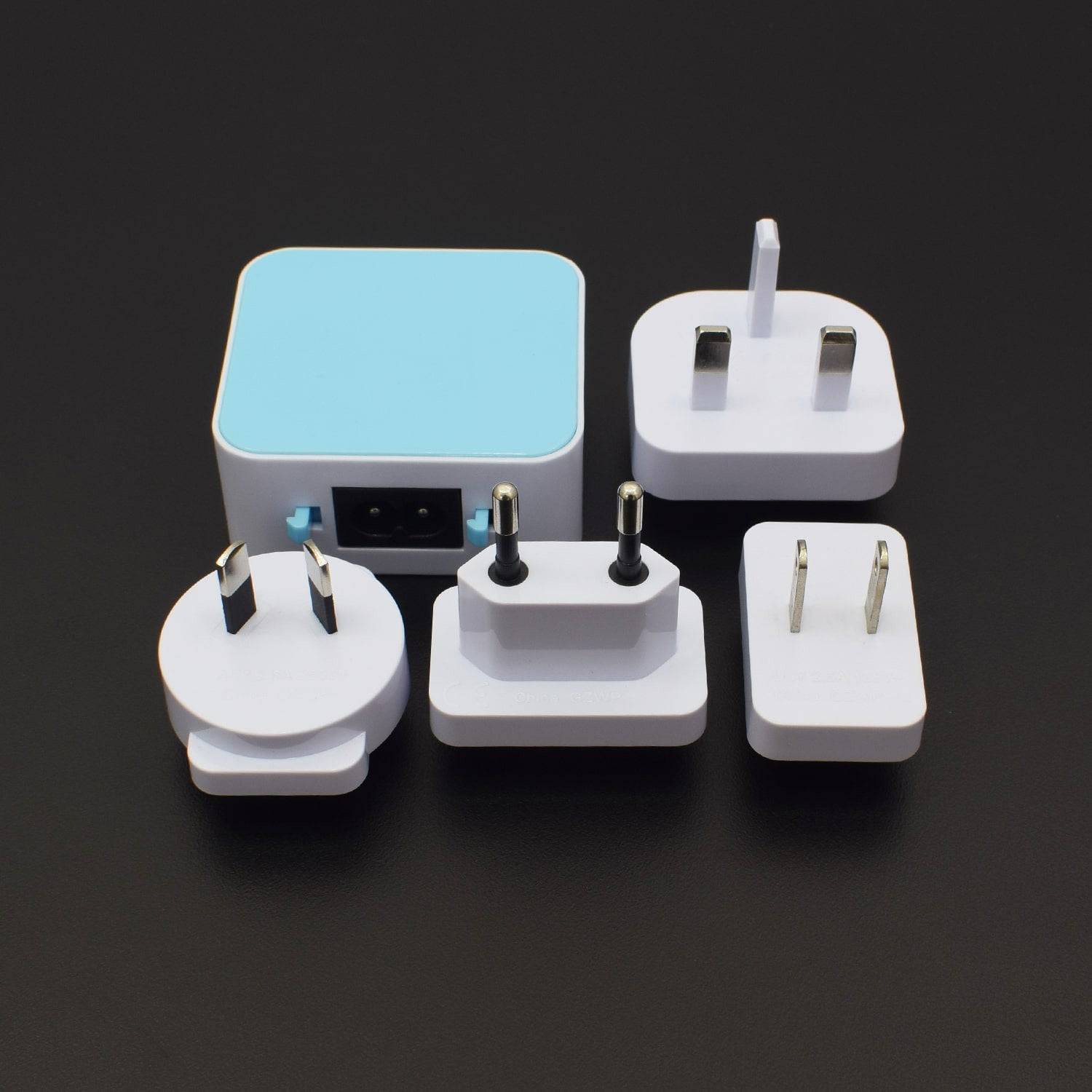 4 USB Ports 3.1A Worldwide Travel Charger Adapter With Universal Plug Kit - RS524 - REES52
