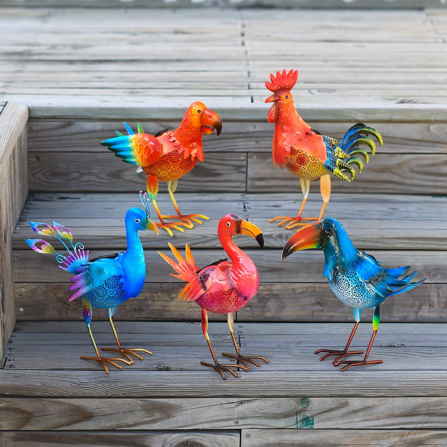 Solar-Powered Macaw Statue Garden Lights Waterproof Macaw Garden Decor Outdoor Solar Parrot Statue With Metal Yard Art, Parrot Statue Light for Pathway, Patio, Backyard Decoration, Lawn Ornaments, Pack Of 1 - RS6144