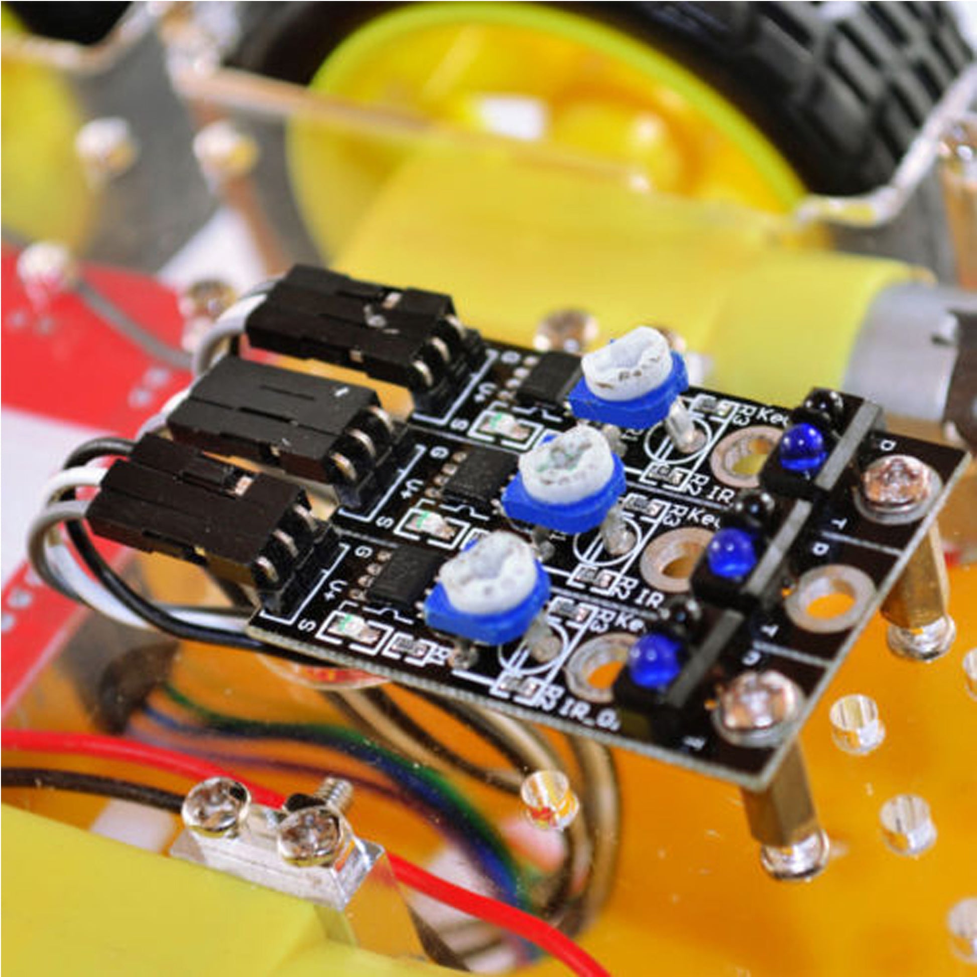 Multi-function 4WD Robot Car Kit Ultrasonic Module UNO R3 Assembly Compatible with Arduino - RS1640 - REES52