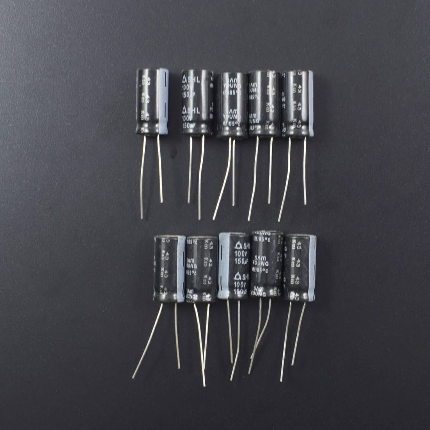 150UF 100V Full Range Of Electrolytic Capacitor - Pack of 5 -RS2020 - REES52