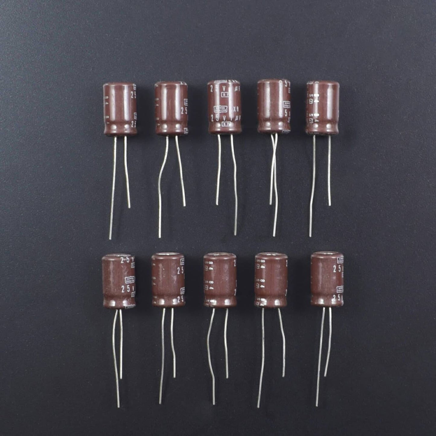 Electrolytic capacitor 1uF, 25V, THT, 5x12mm- Pack of 5 -RS2021 - REES52