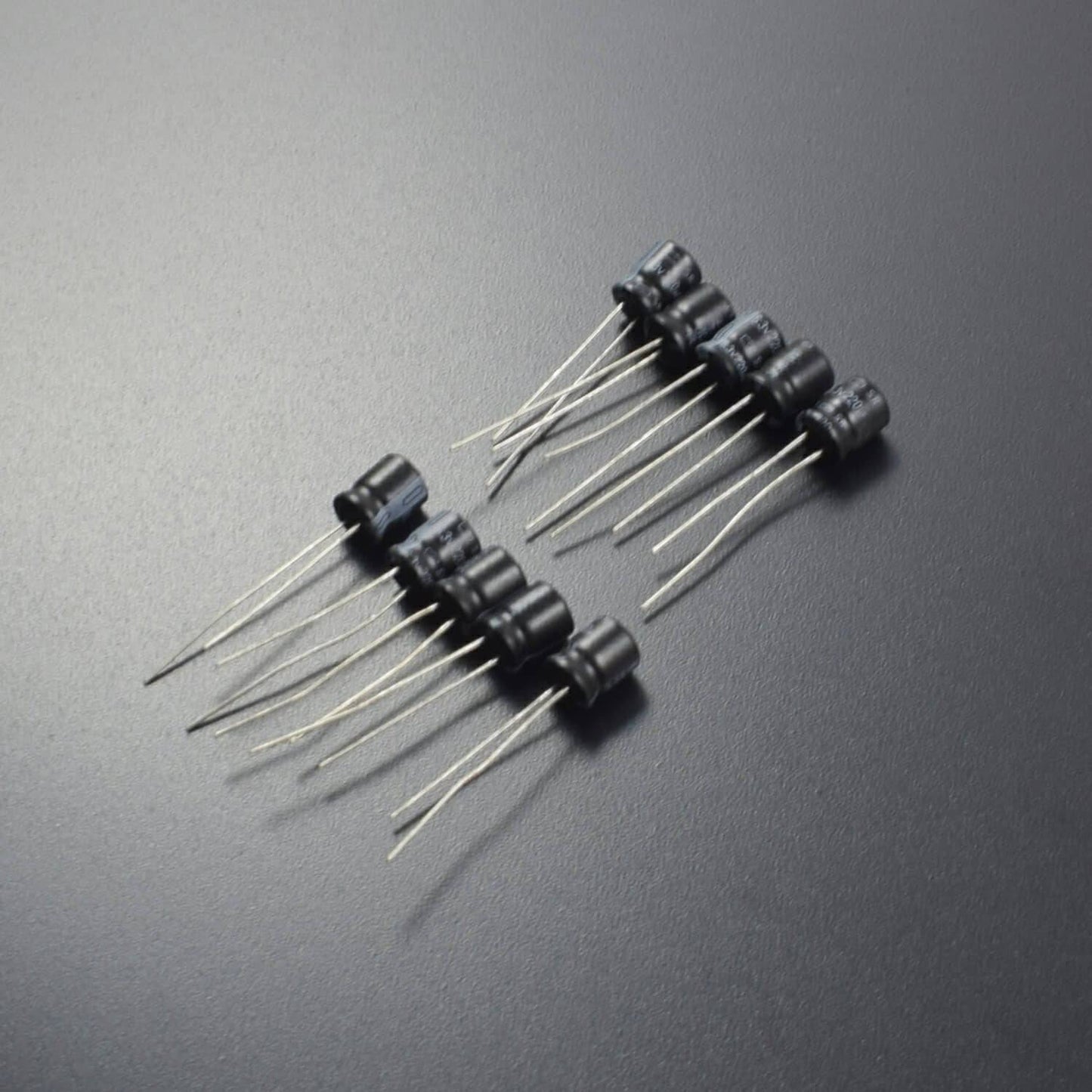 Aluminum Electrolytic Capacitor 220uF 6.3v-Pack of 5 -RS2024 - REES52
