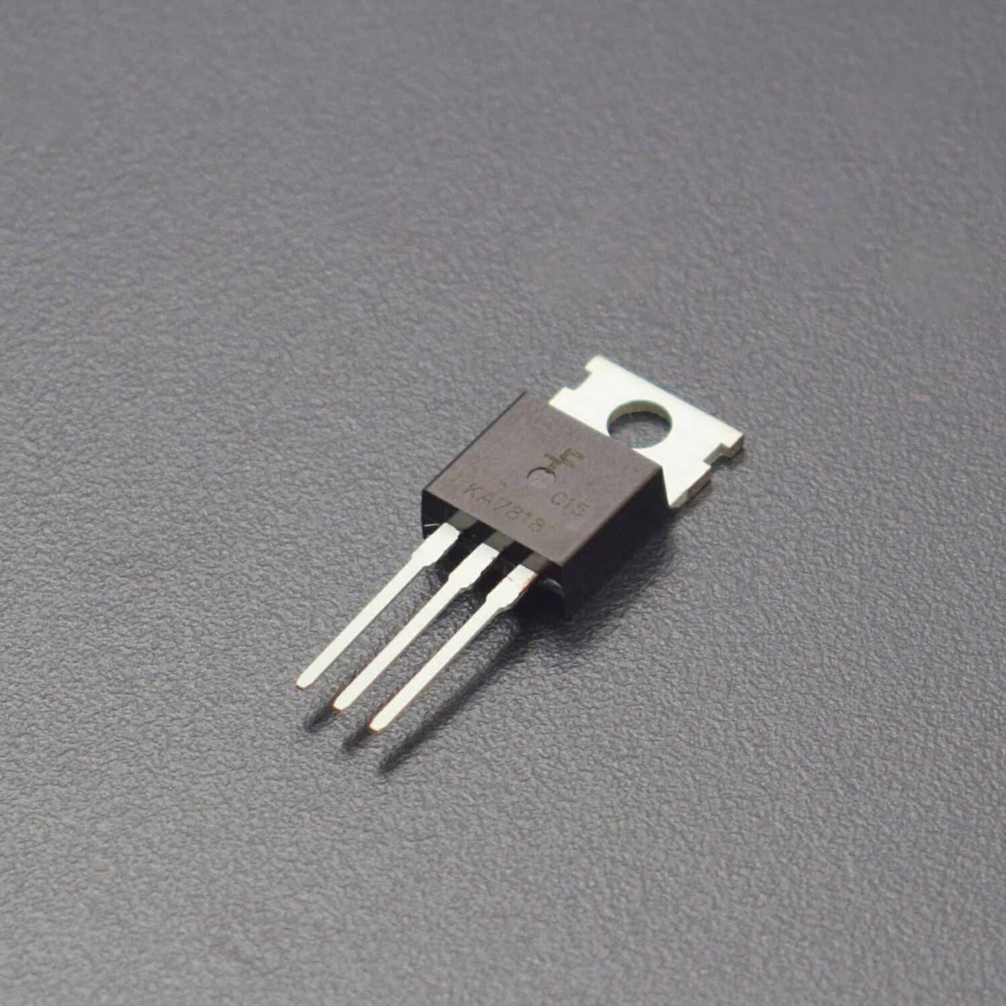 KA7818 KA7818ETU TO-220 Three-Terminal Voltage Regulator - RS1522 - REES52