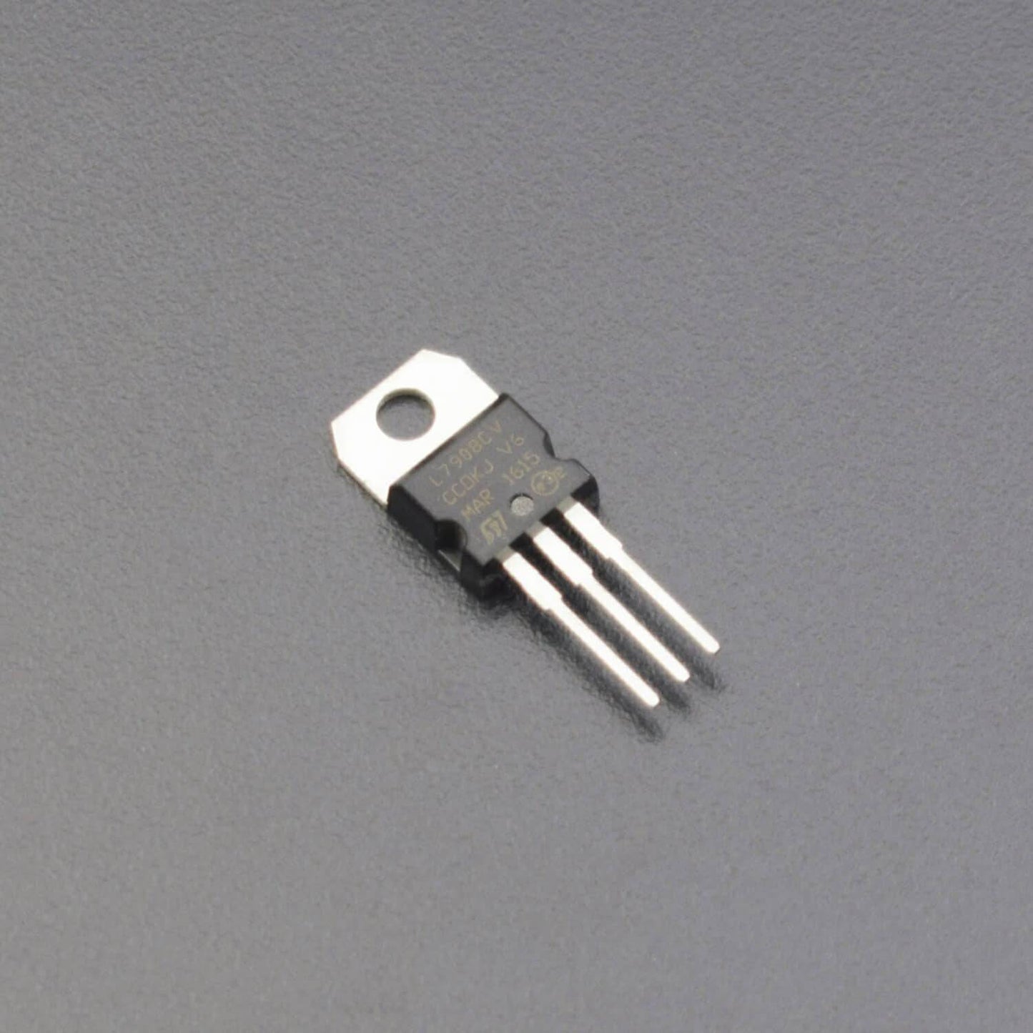 L7908CV -8V 1A Voltage Regulator - RS1520 - REES52