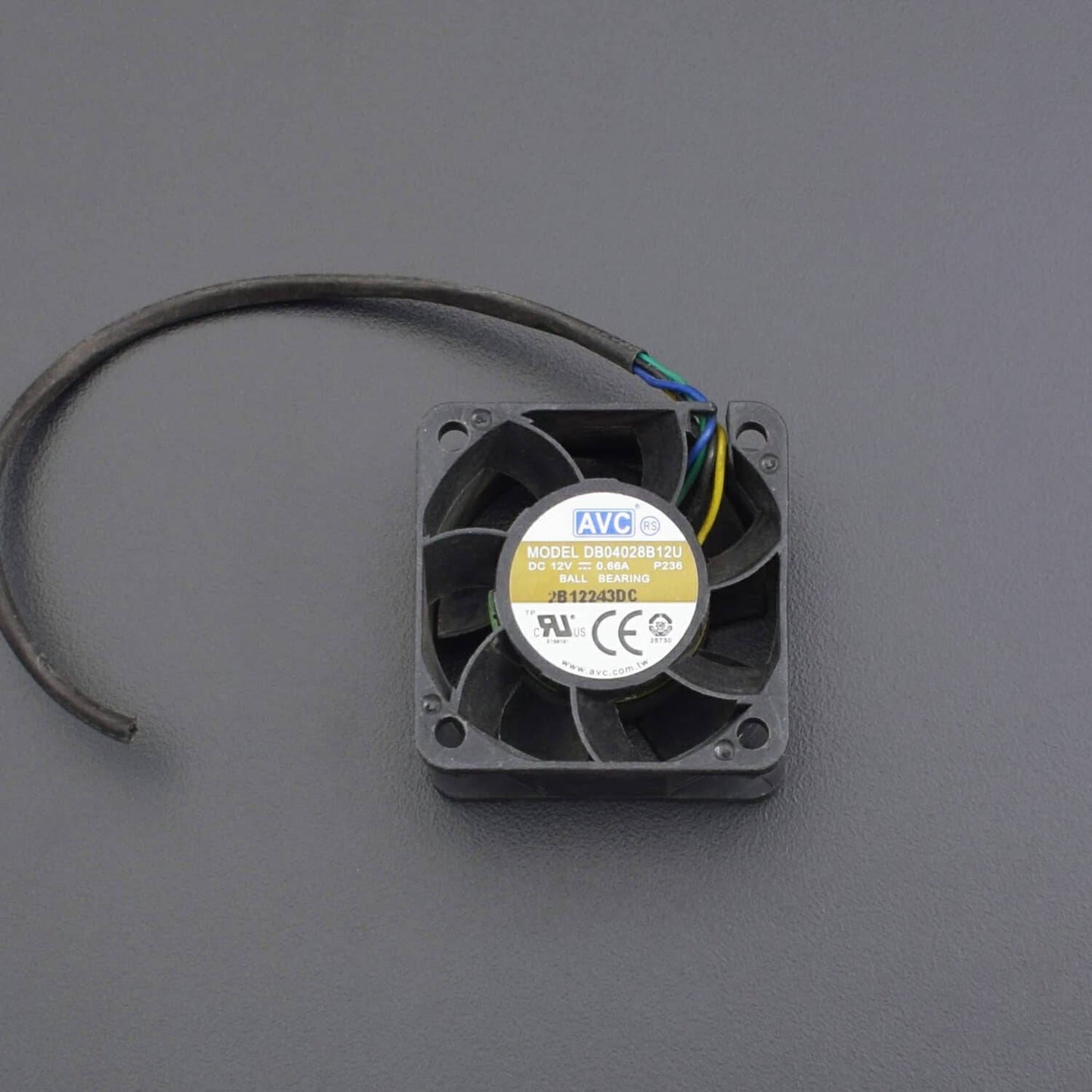 DB04028B12U 40mm fan 4cm 4028 40x40x28mm 12V 0.66A Dual Ball Bearing 4-wire 4pin PWM Server Power Airflow - RS2069 - REES52
