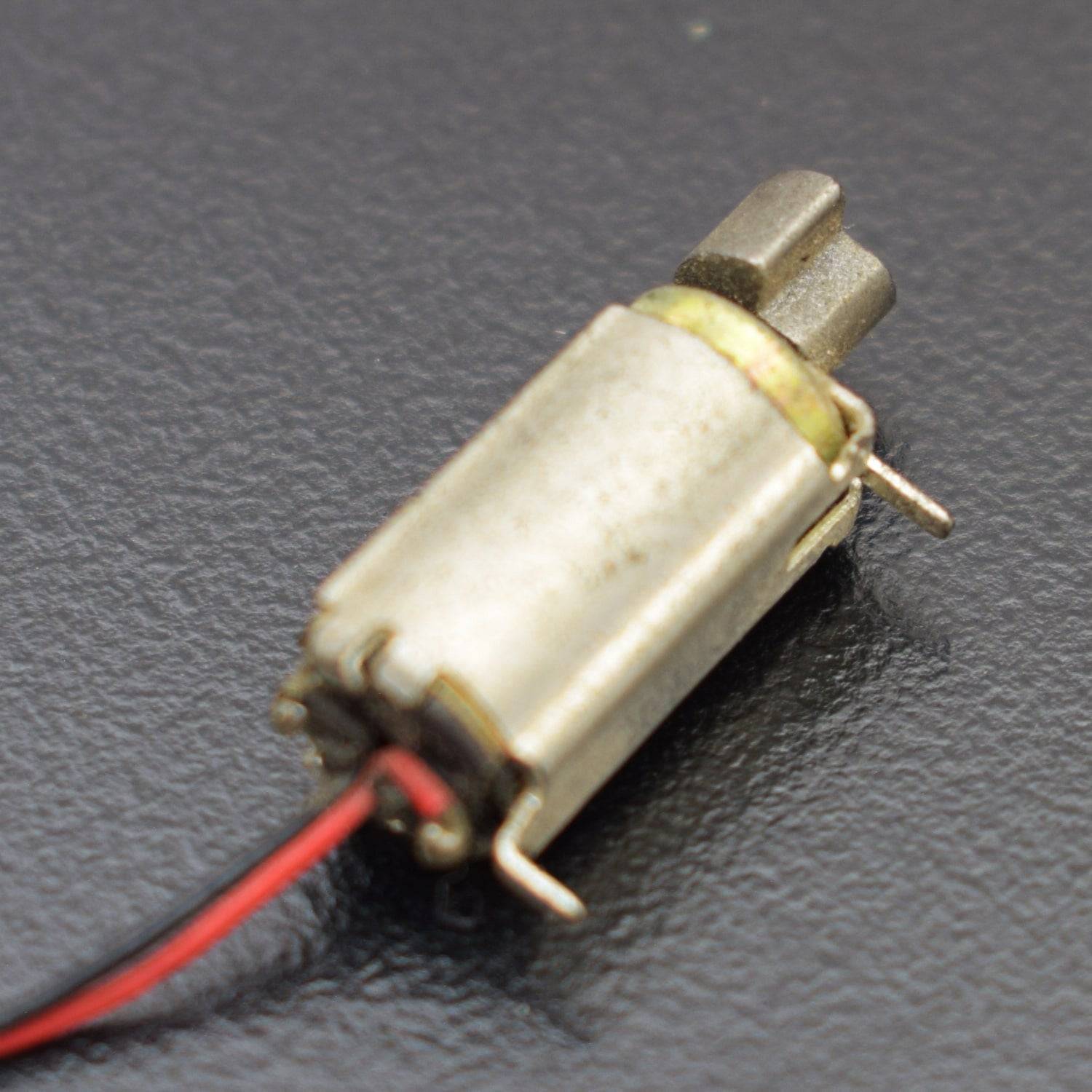 Vibration motor 3V-4.5V with Wire - RS133 - REES52