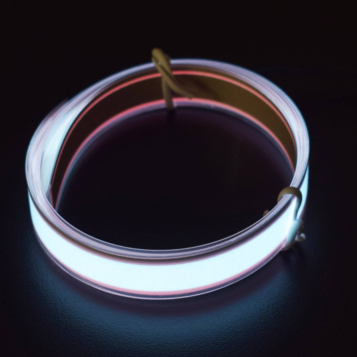 3.3ft White Electroluminescent Tape EL Wire Glowing LED Rope Flat Strip Light with AA Battery Box 3V- RS1488 - REES52
