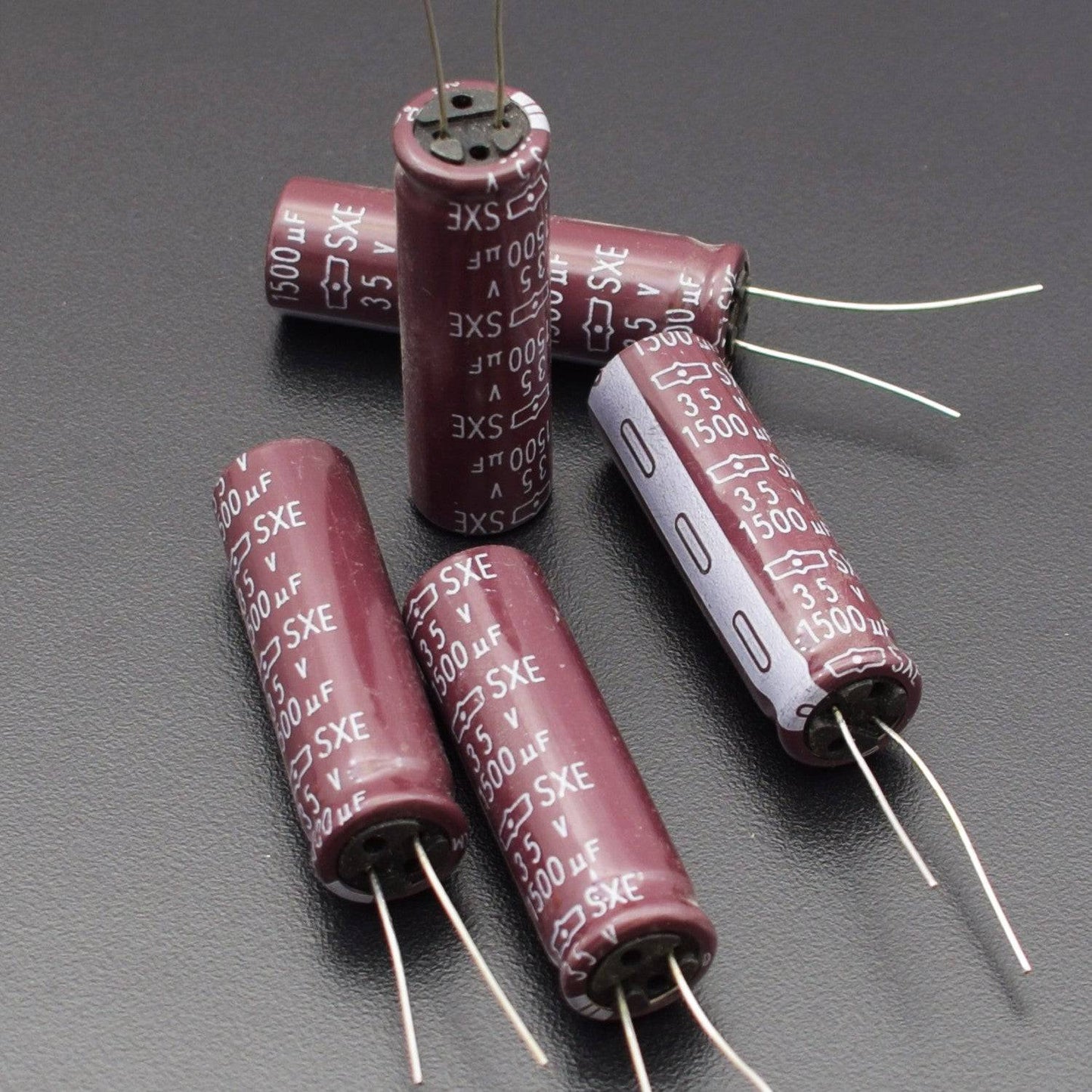 1500uF 35V Radial Electrolytic Capacitor 105°C - RS2115 - REES52