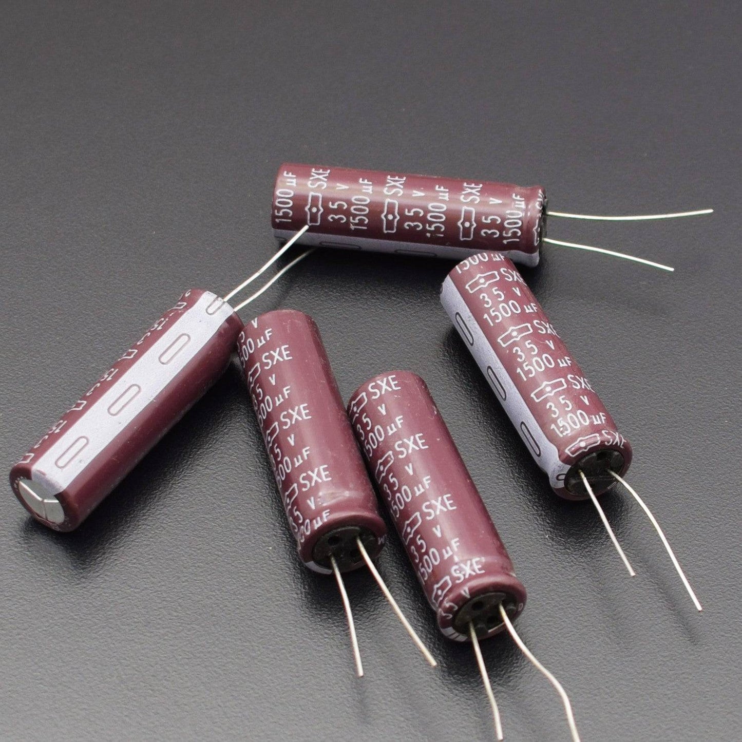 1500uF 35V Radial Electrolytic Capacitor 105°C  - RS2115 - REES52