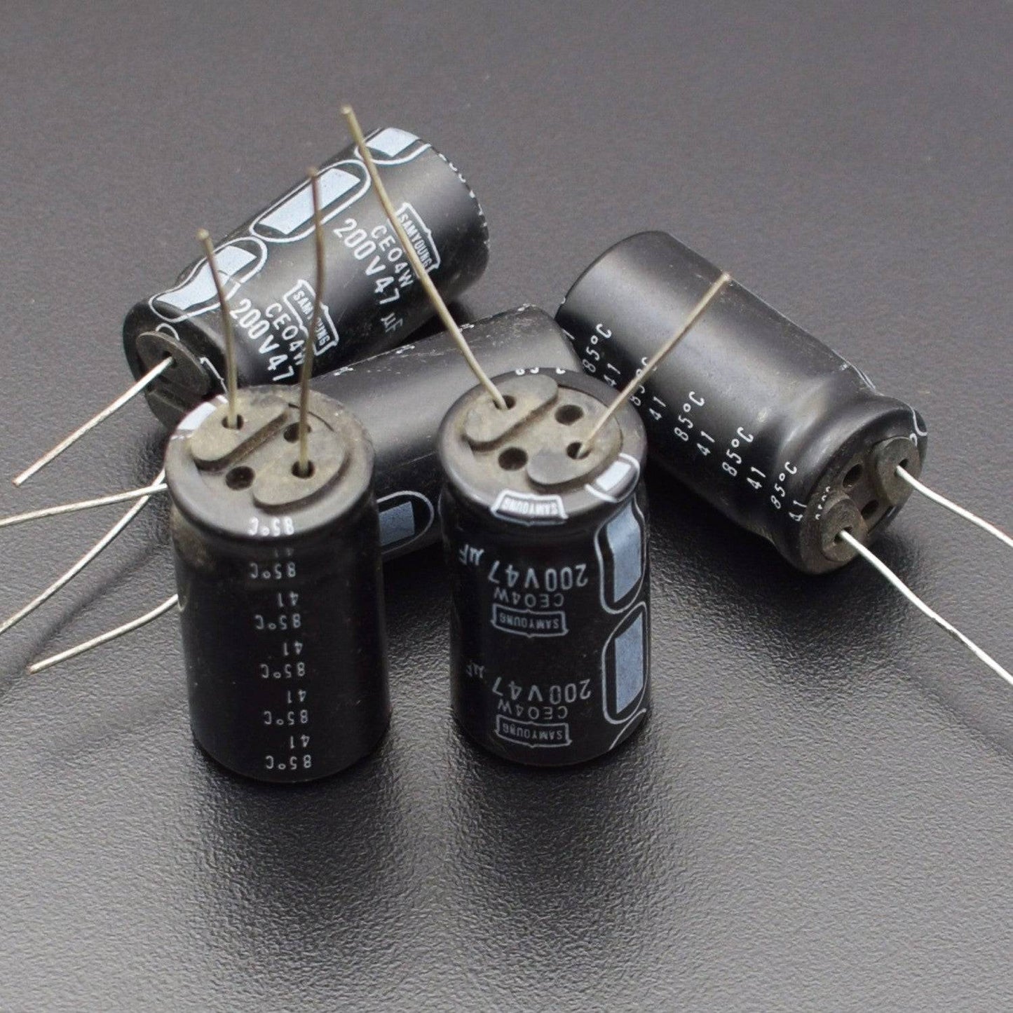 47UF 200V Electrolytic Capacitor - RS2114 - REES52