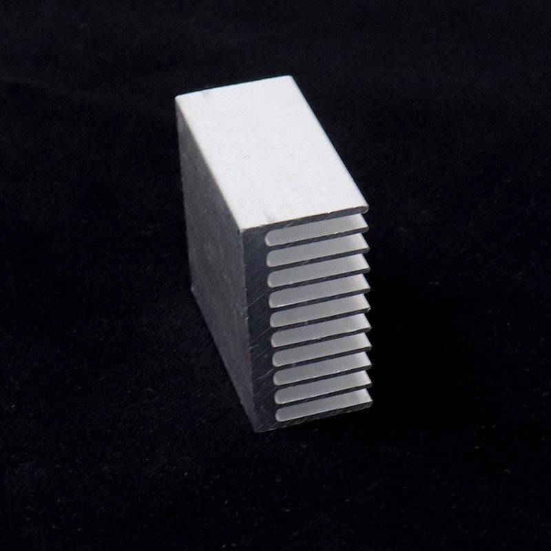Universal Aluminium Heat Sink for CPU IC(40 x 40 x 20 ) - RS3429 - REES52