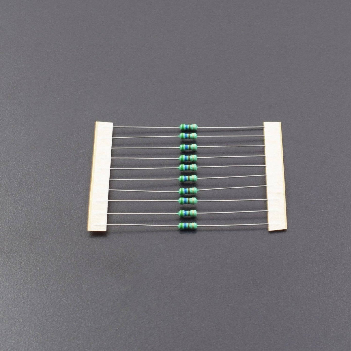 560 Ohm Resistance 1/4W Power Rating  5% Tolerance Carbon Film Resistor - RS511 - REES52