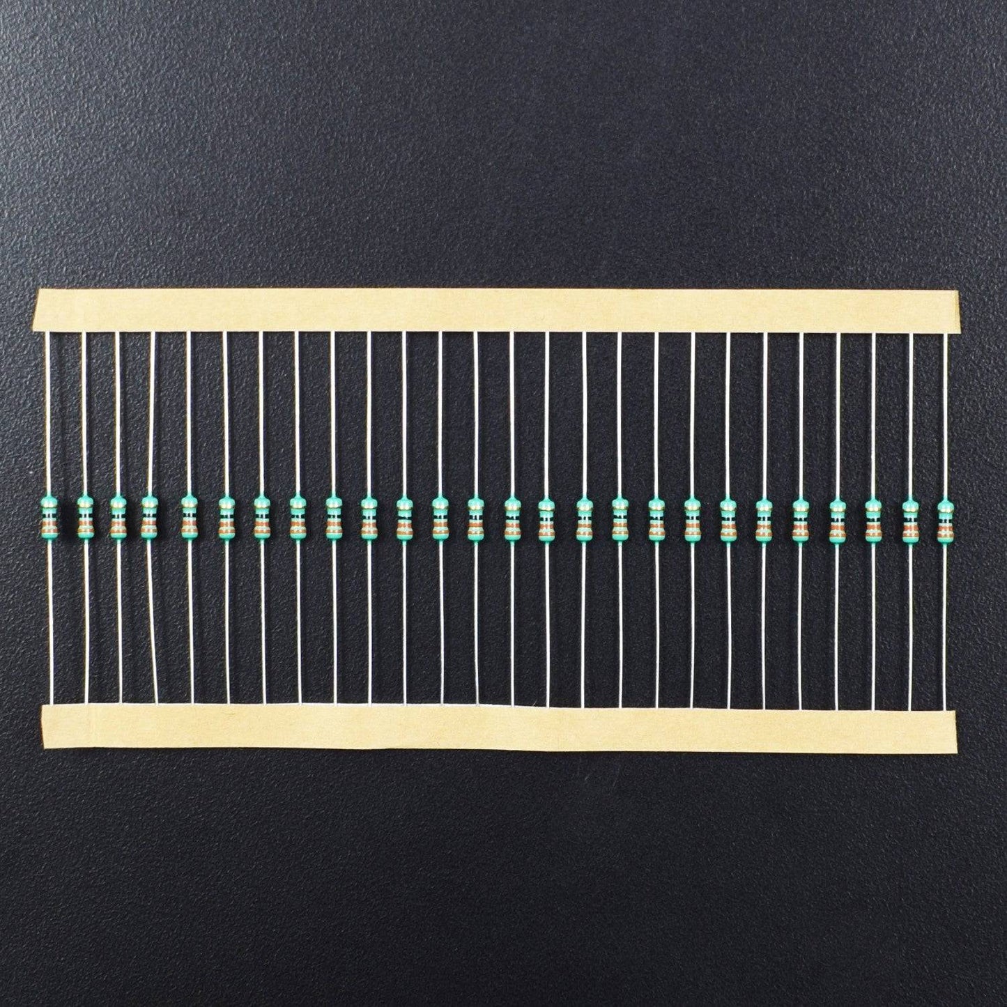 33 Ohm Resistance 1/4W Power Rating  5% Tolerance Carbon Film Resistor - RS620 - REES52