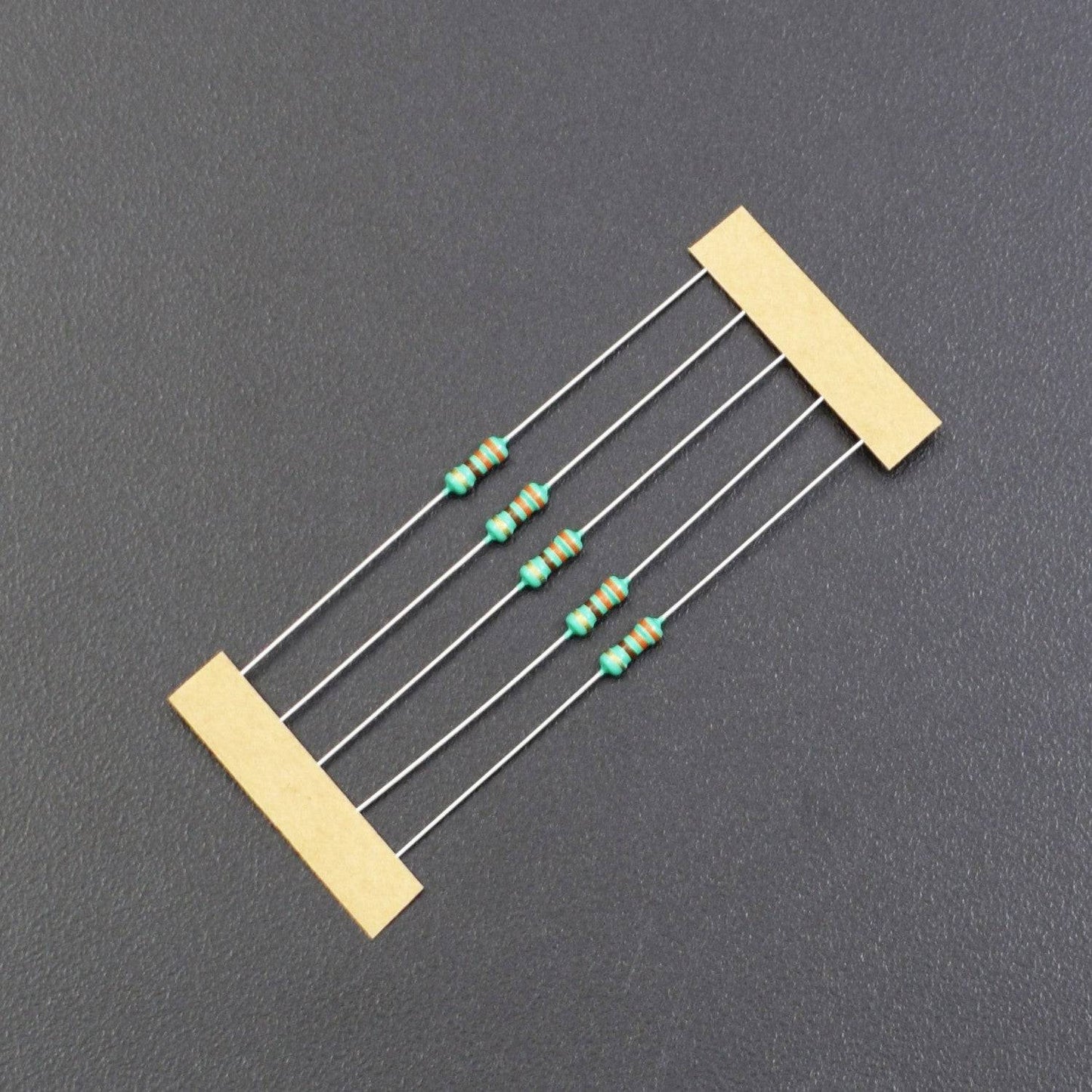 330 Ohm Resistance 1/4W Power Rating  5% Tolerance Carbon Film Resistor- RS516 - REES52