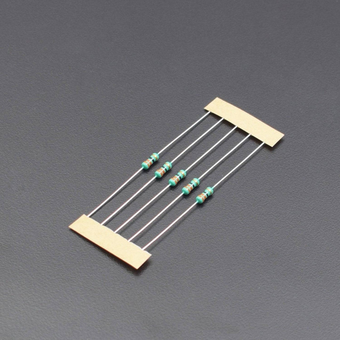 33 Ohm Resistance 1/4W Power Rating  5% Tolerance Carbon Film Resistor - RS620 - REES52