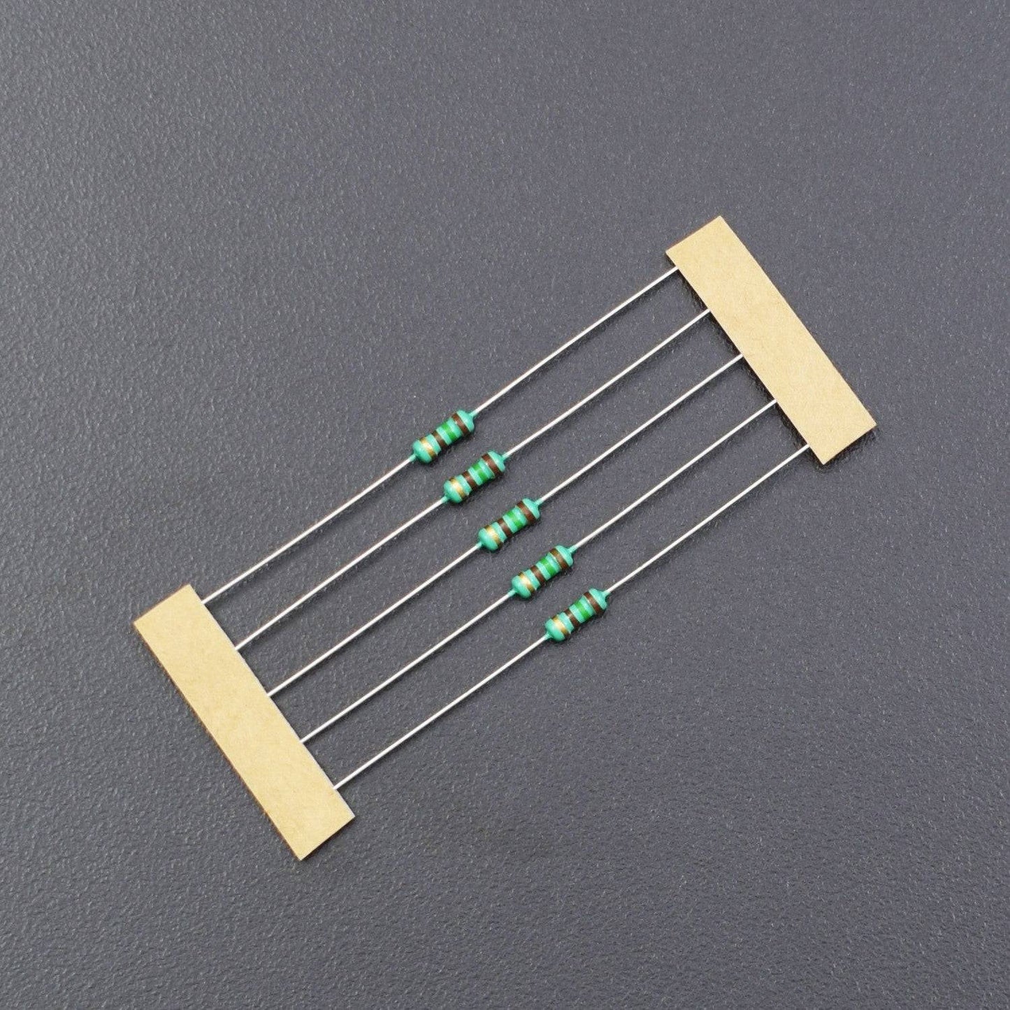 10  Ohm Resistance 1/4W Power Rating  5% Tolerance Carbon Film Resistor - RS622 - REES52