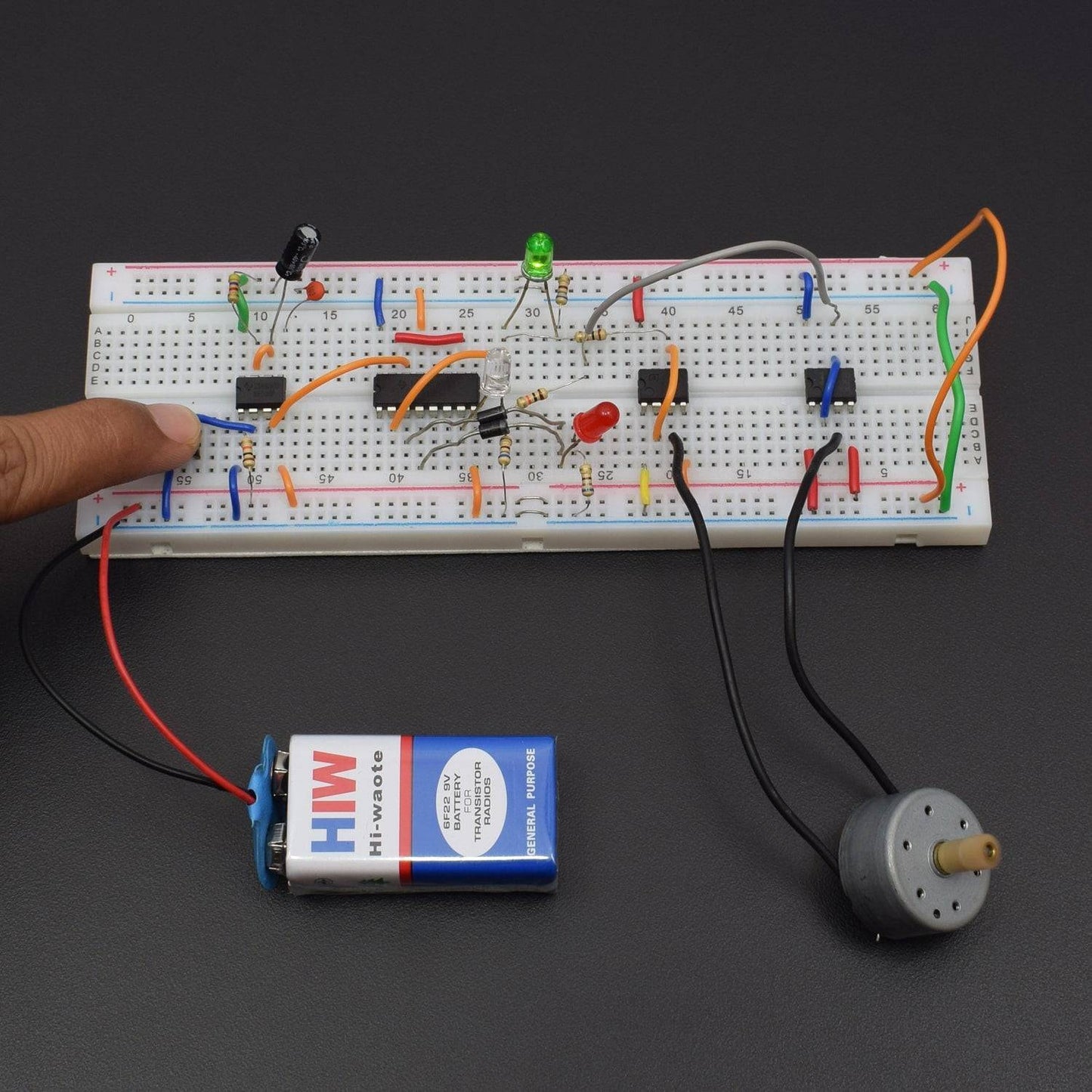 Dc motor controlling using single switch and 555 timer IC & 4017 IC - KT853 - REES52