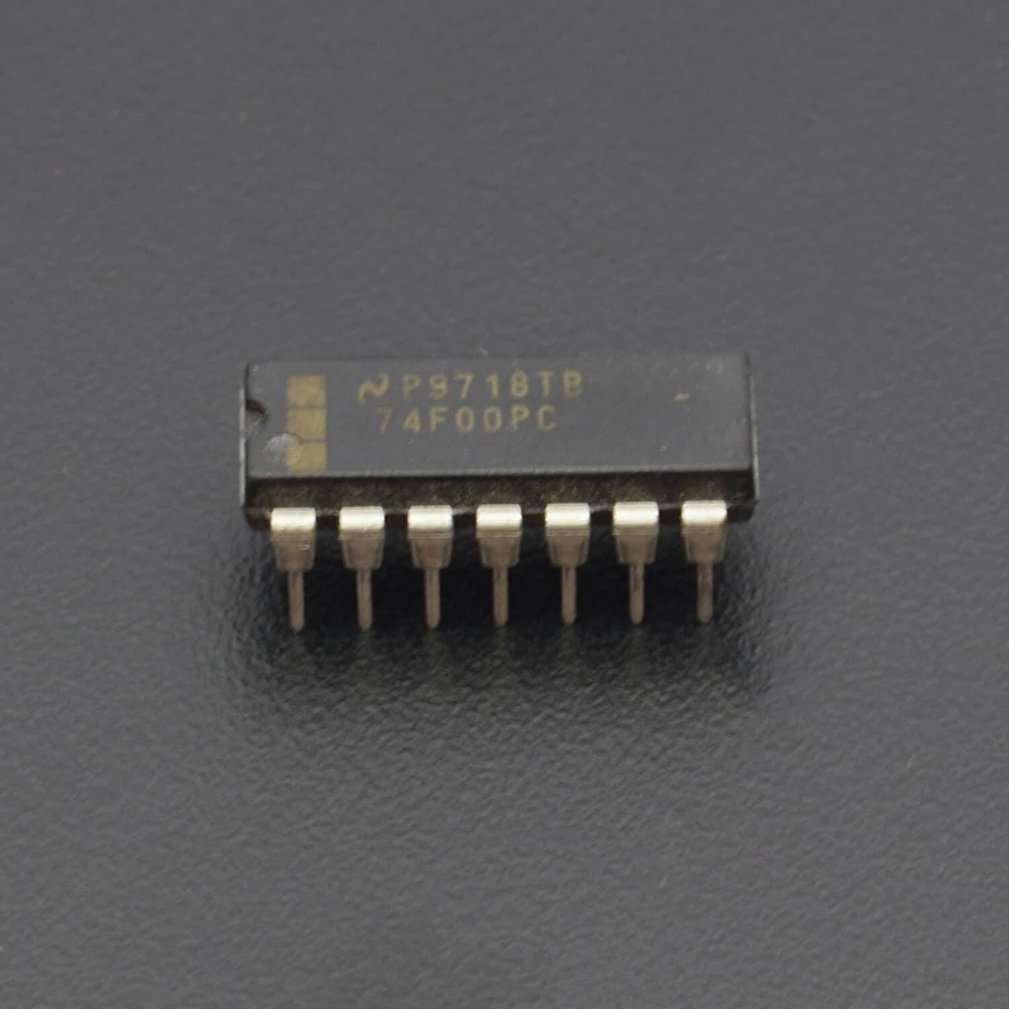 IC-7400 7400 Quad NAND Gate IC - RS554 - REES52