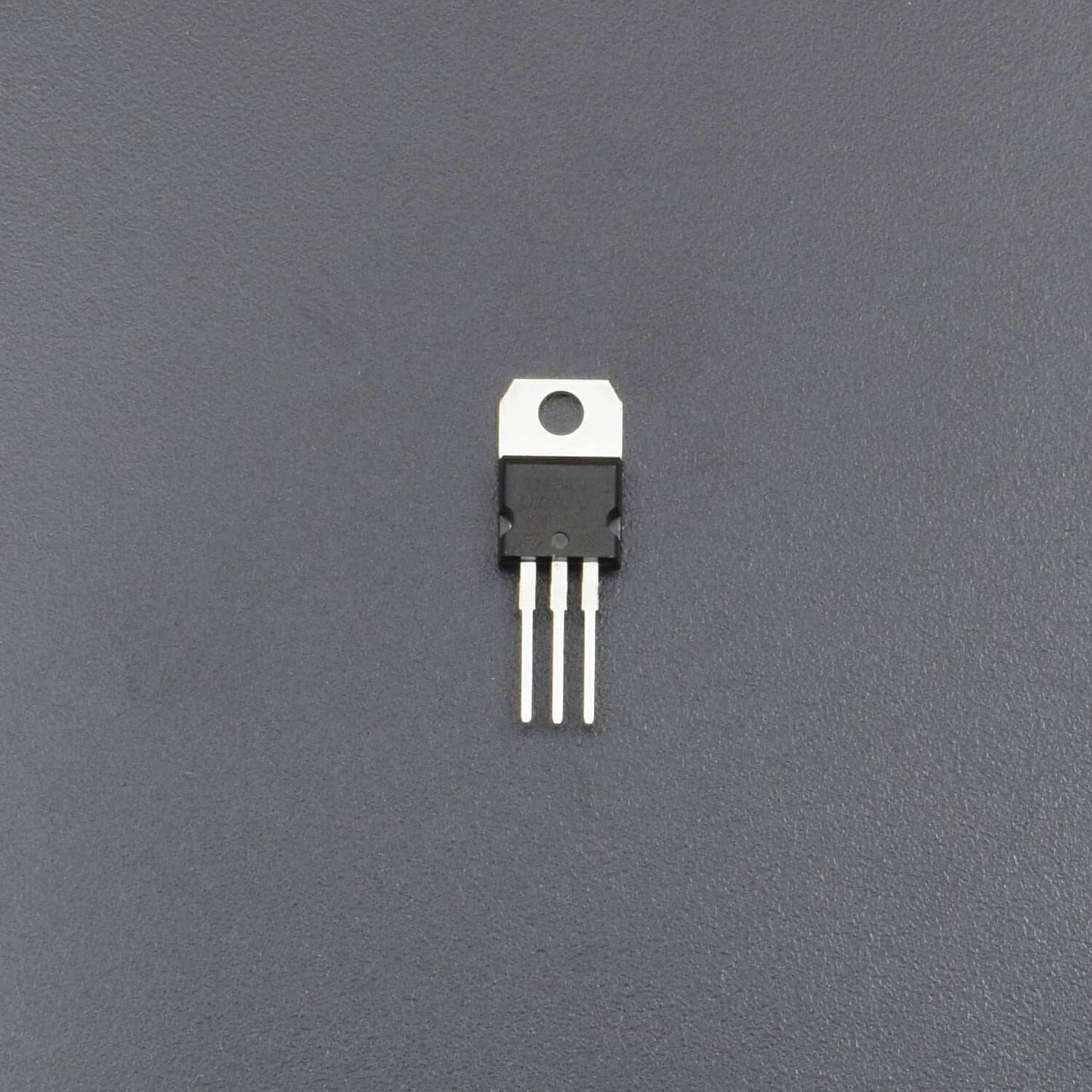 L7824 Voltage Regulator - RS948 - REES52