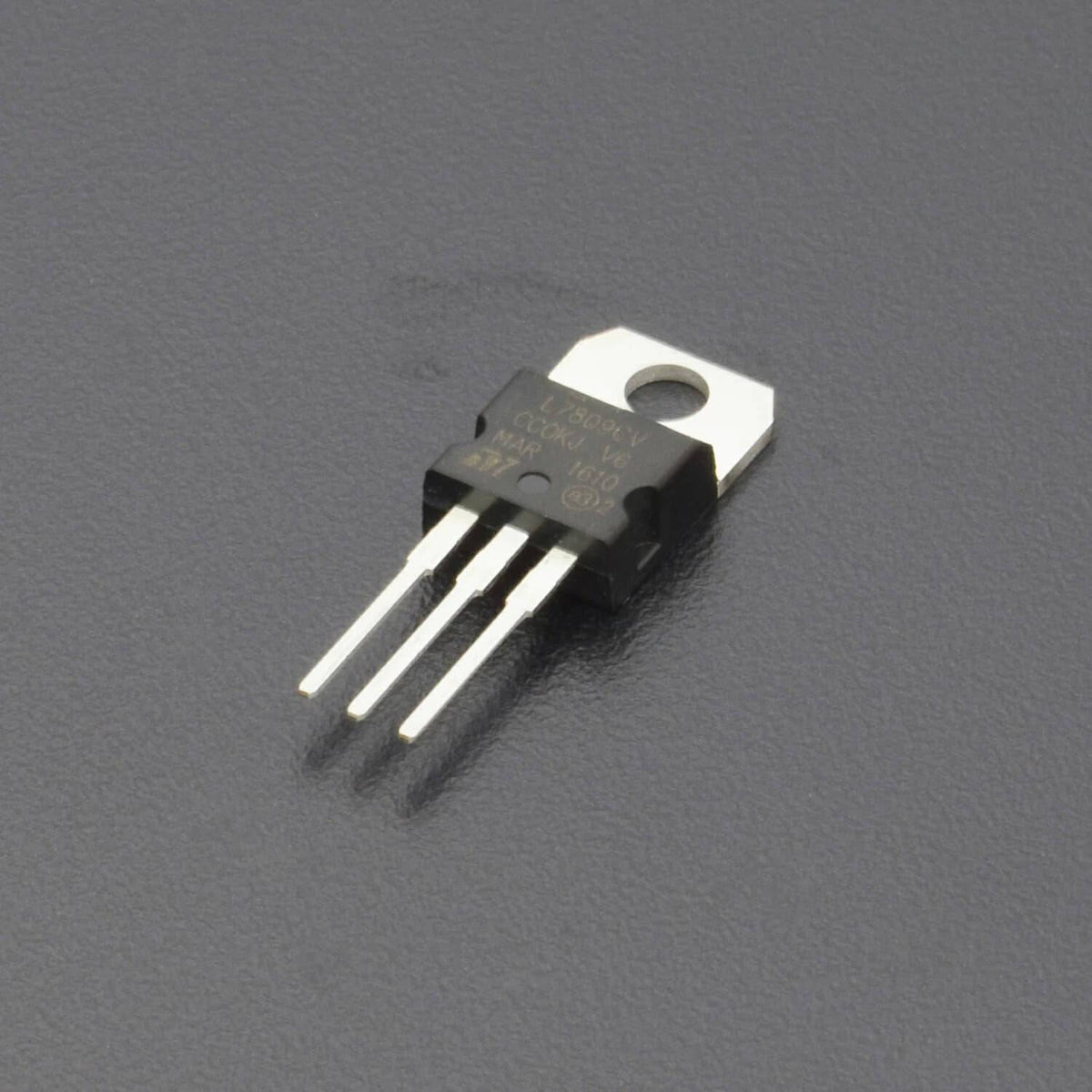 Pin Volt 3 Pin Terminal Postive and Negative Voltage Regulator – REES52