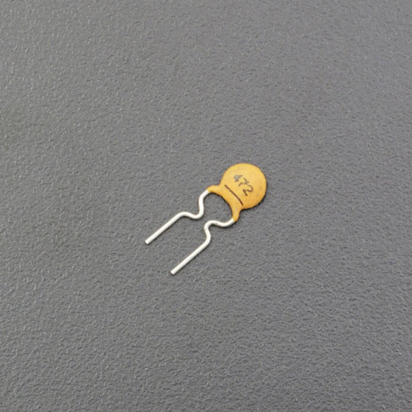 472 PF Ceramic Capacitor - RS820 - REES52