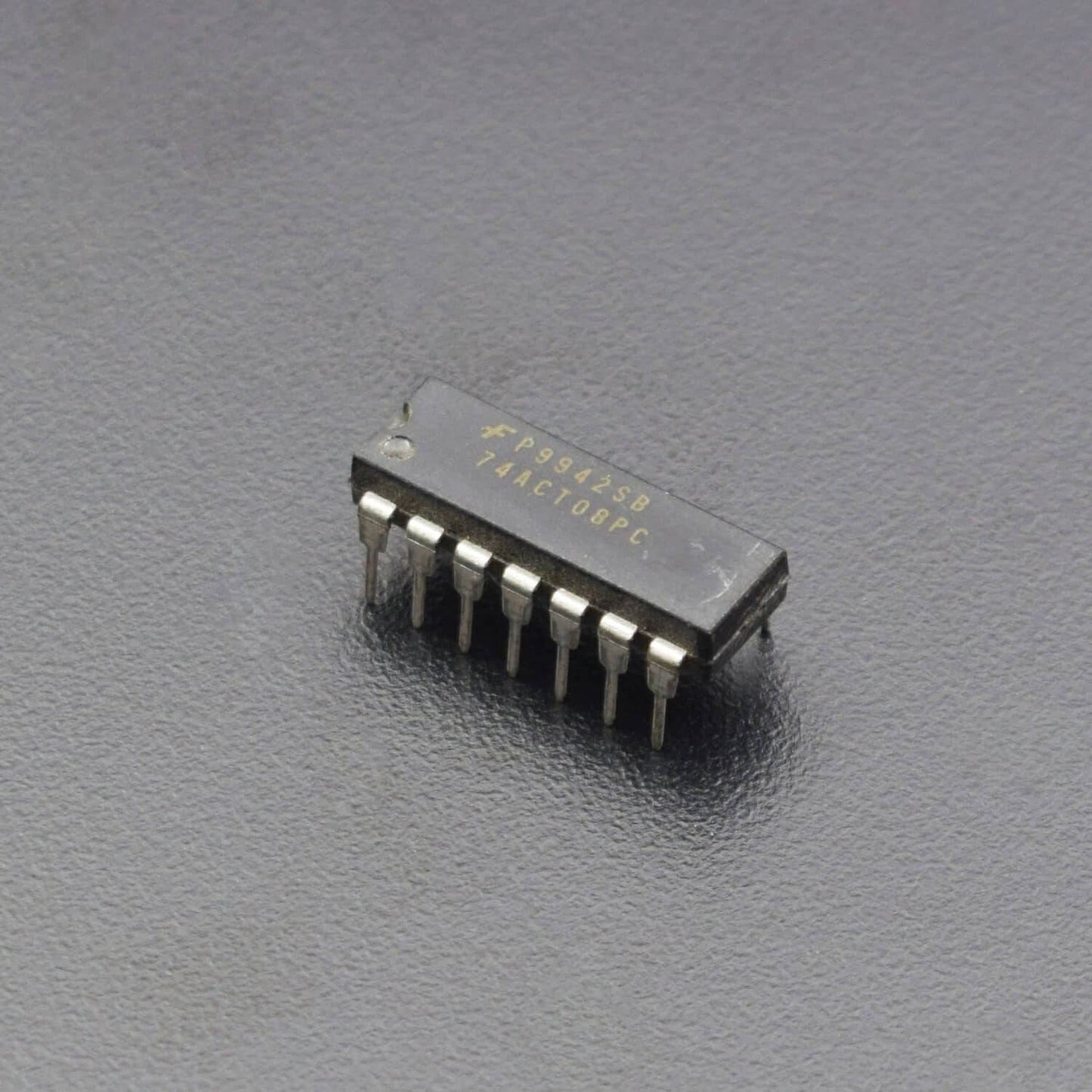 7408 Quad AND Logic Gate IC - RS538 - REES52