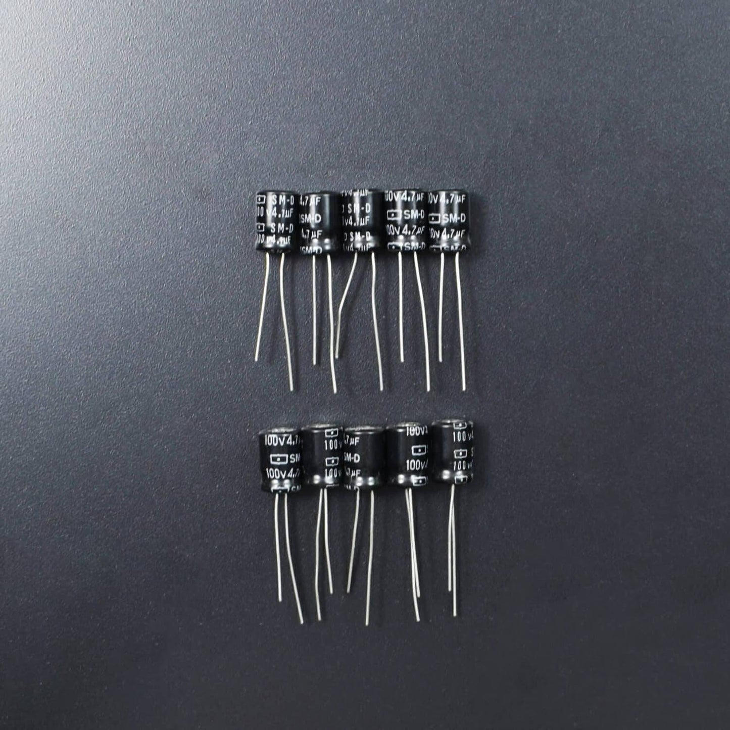 4.7uF 100V Radial Electrolytic Capacitor - Pack of 5 - RS2104 - REES52