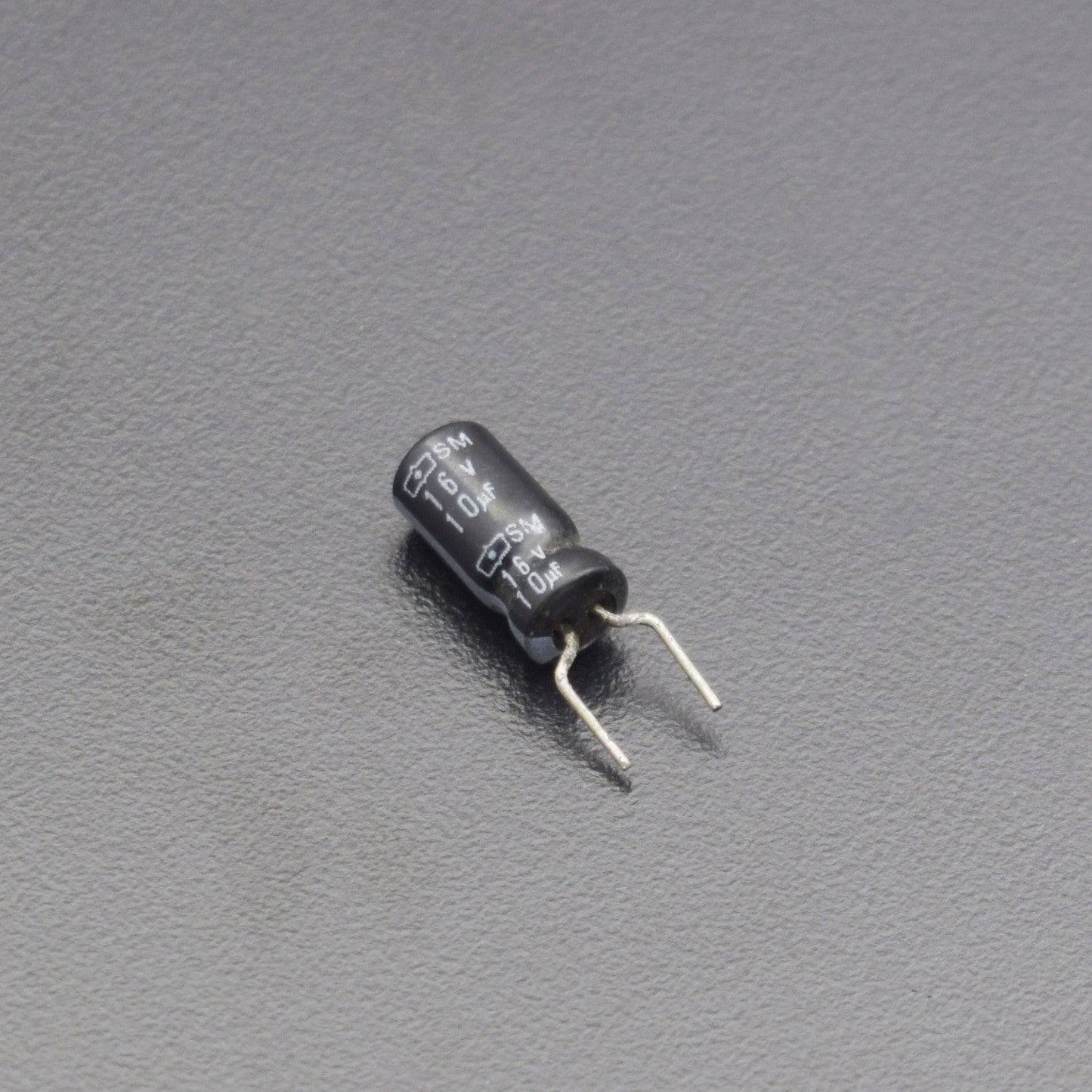 10uF 16V Mini Radial Electrolytic Capacitor - Pack of 5 - RS2102 - REES52