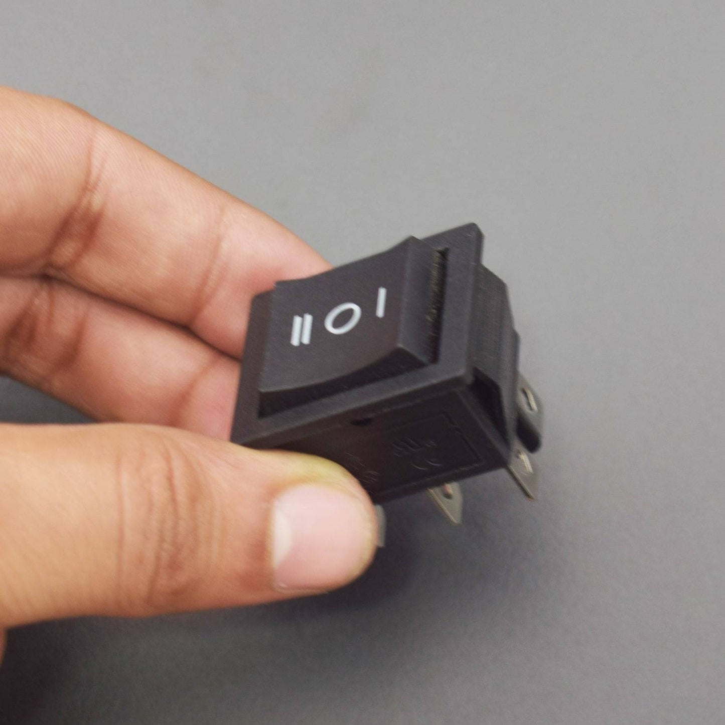 6 Pin Rocker on/off Switch - ST004 | REES52