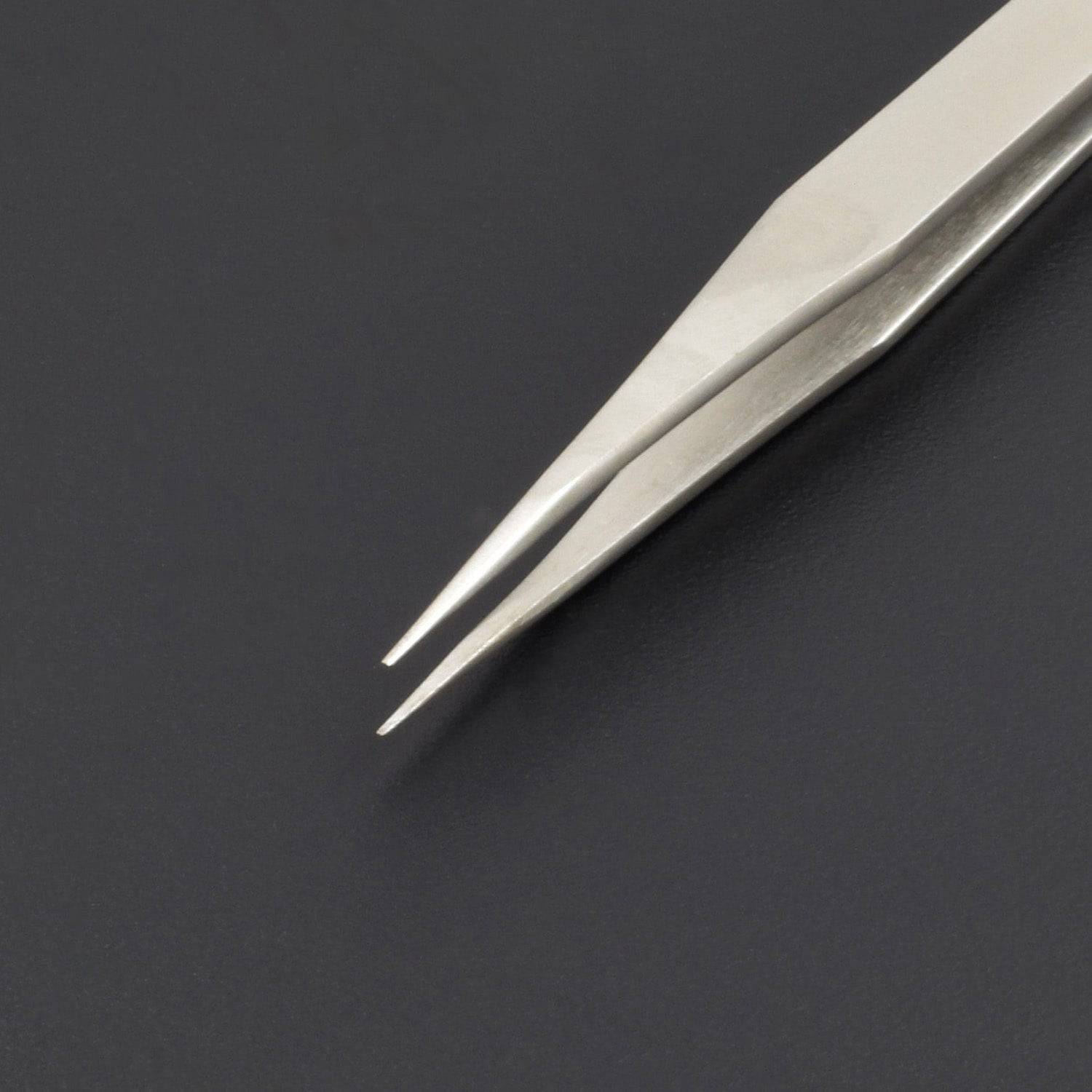 Straight Tweezers -RK039 - REES52