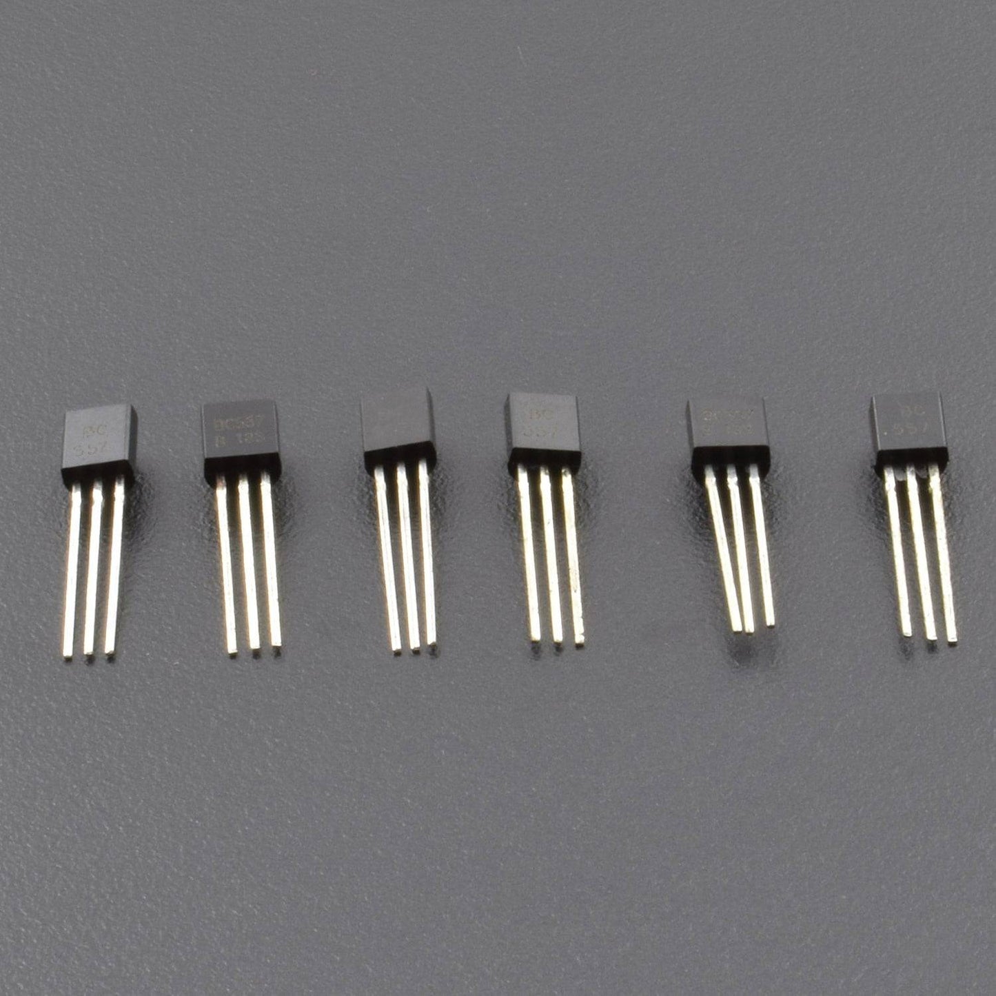 100 pcs Assorted transistors combo BC547 BC557 2N2222 2N3904 2N3906 NPN PNP 20 pcs each - RC288 - REES52