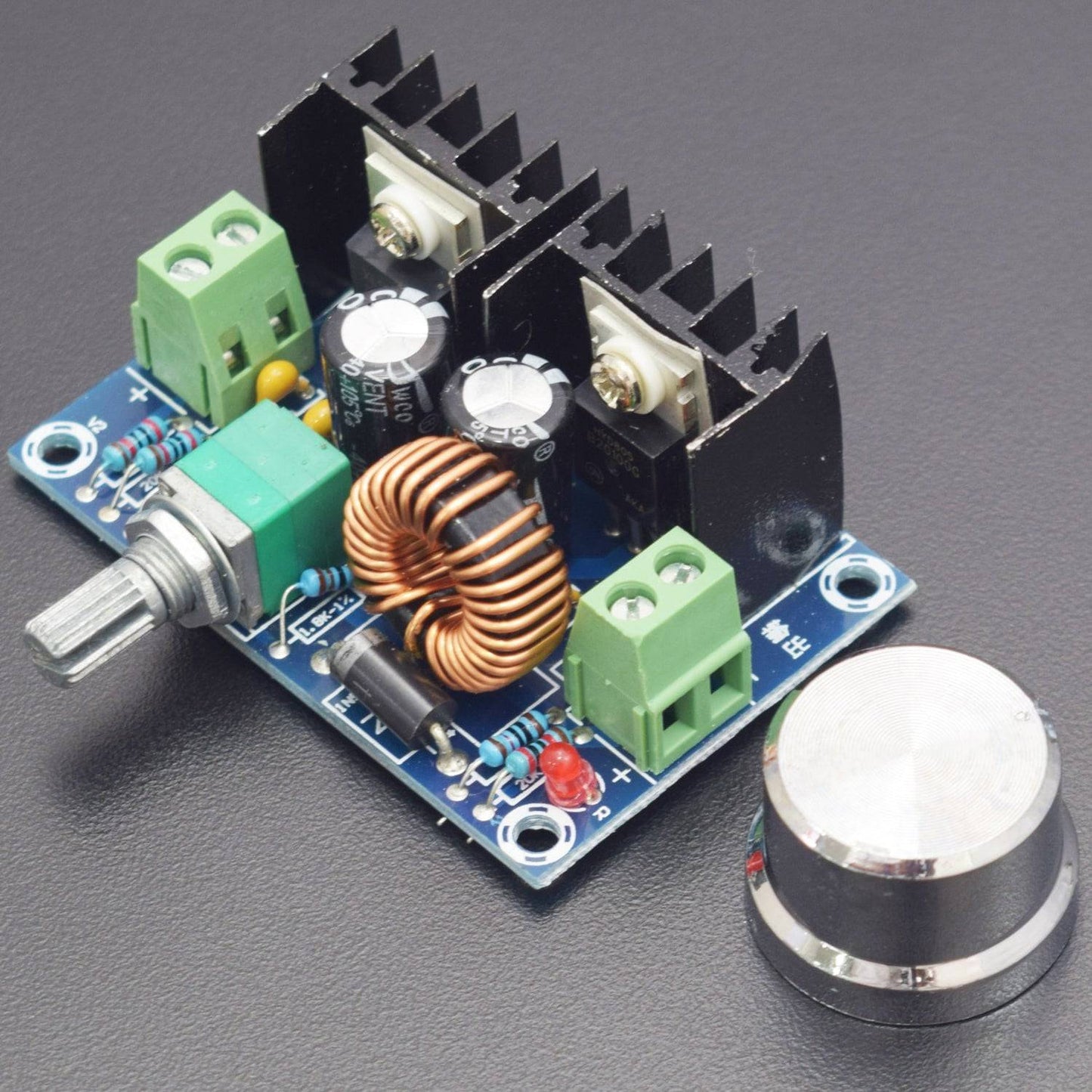 XL4016E1 DC 4-40V to DC 1.25-36V 8A Buck Converter Voltage Regulator 36V 24V 12V to 5V - RS1884 - REES52