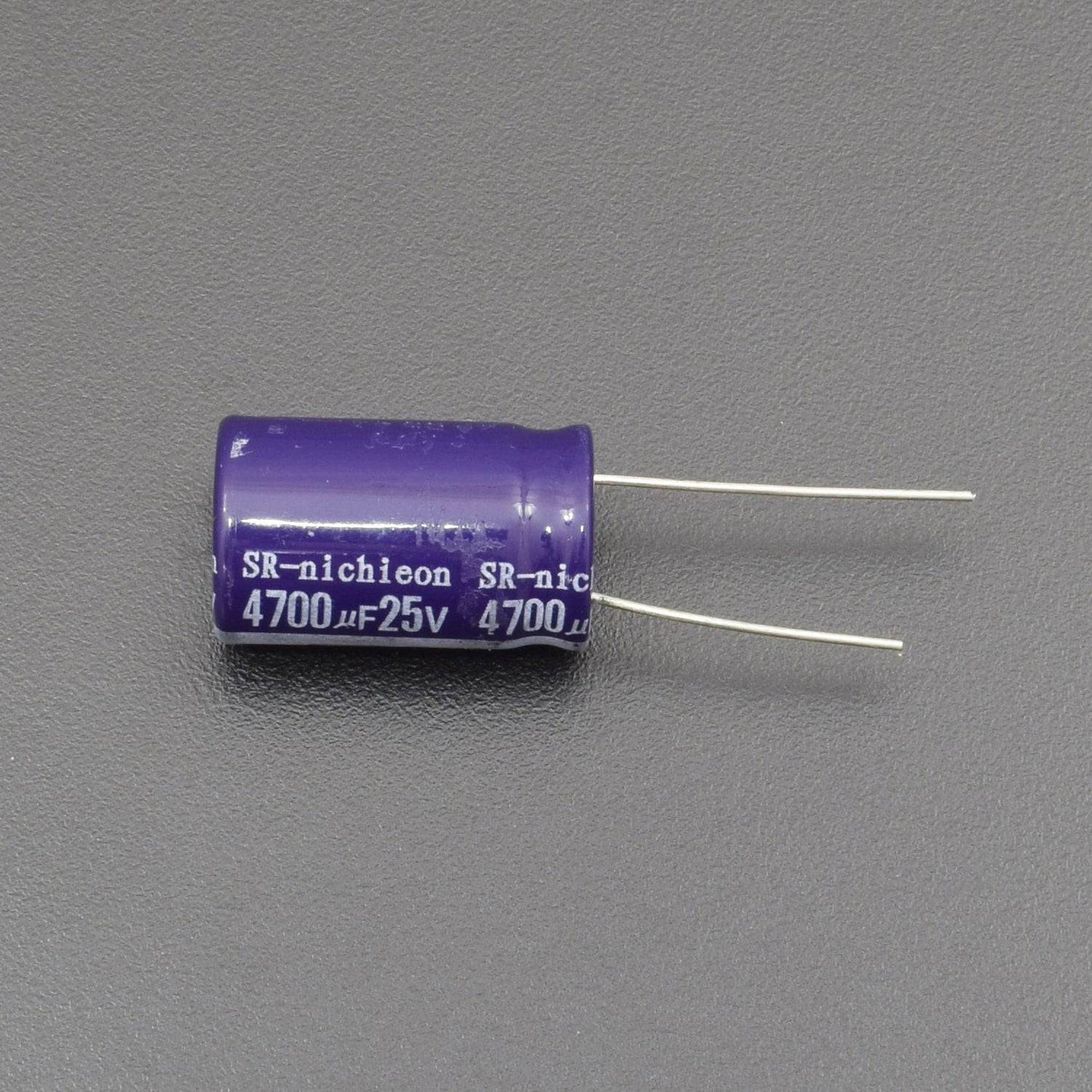 4700uF 25V Electrolytic Capacitor - RS821 - REES52