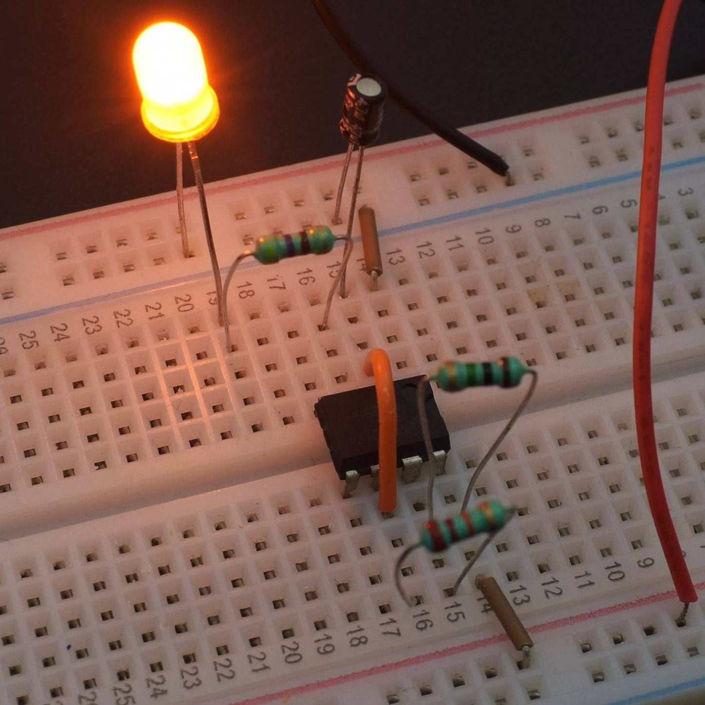 Make a Firefly using 555 Timer IC - KT958 - REES52